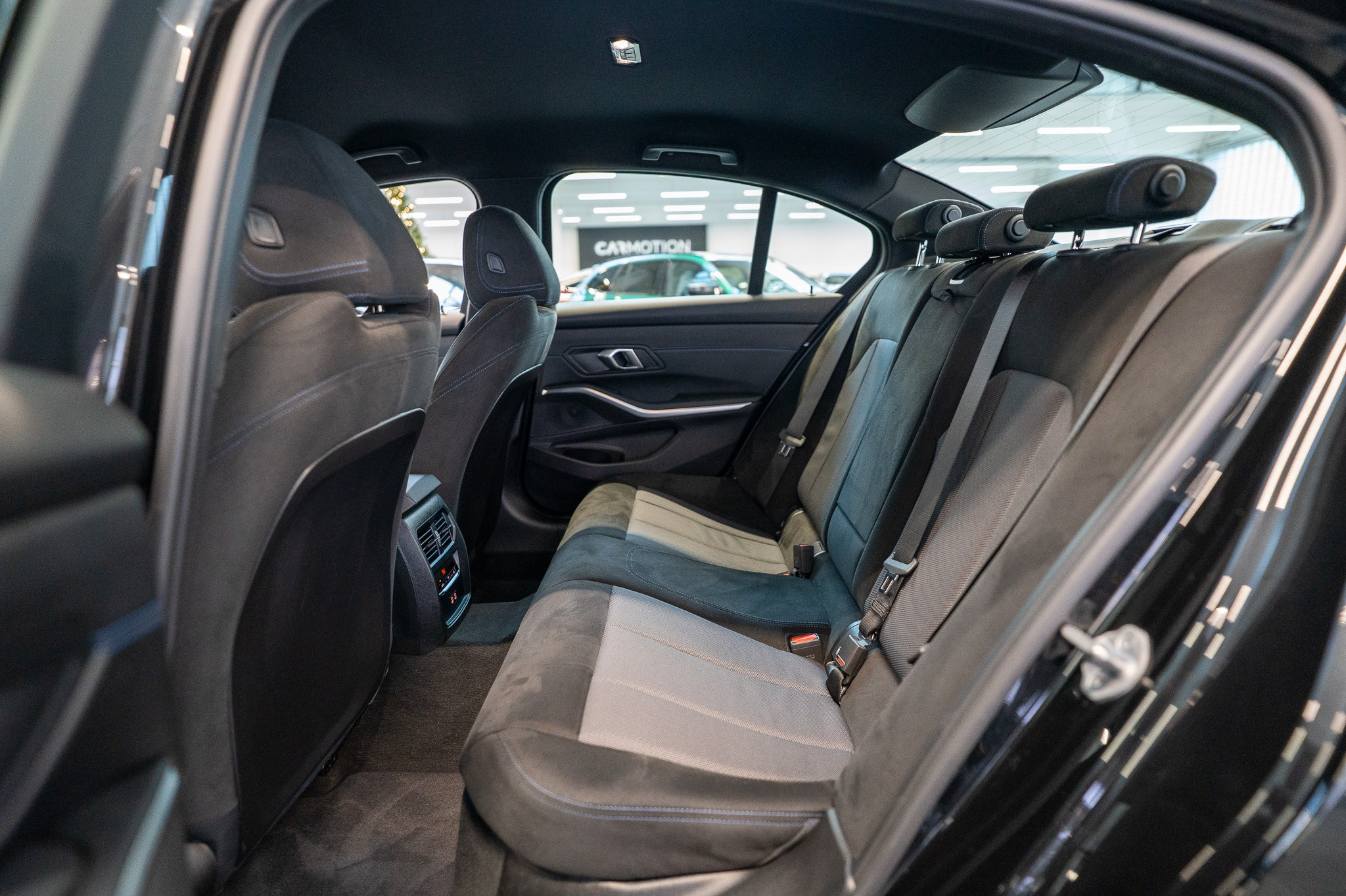 listing desktop thumbnail image 11