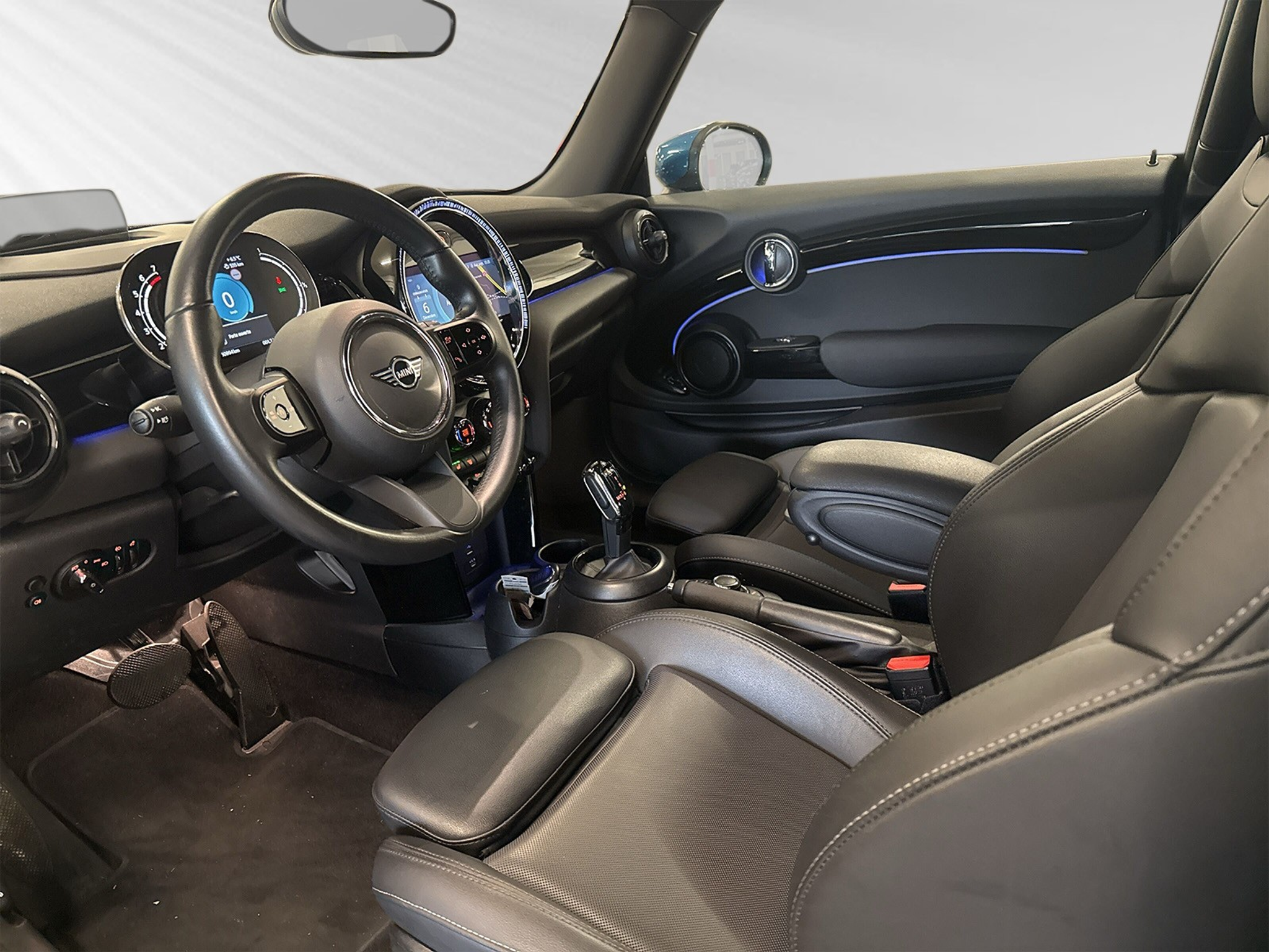 listing desktop thumbnail image 3