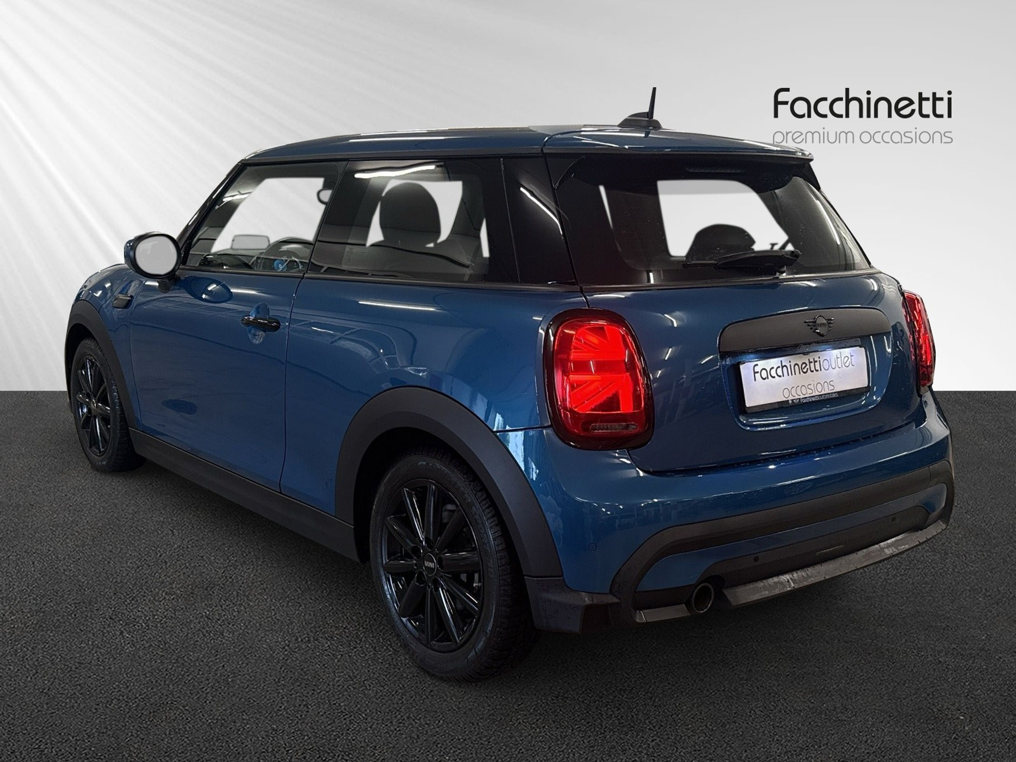 listing desktop thumbnail image 2