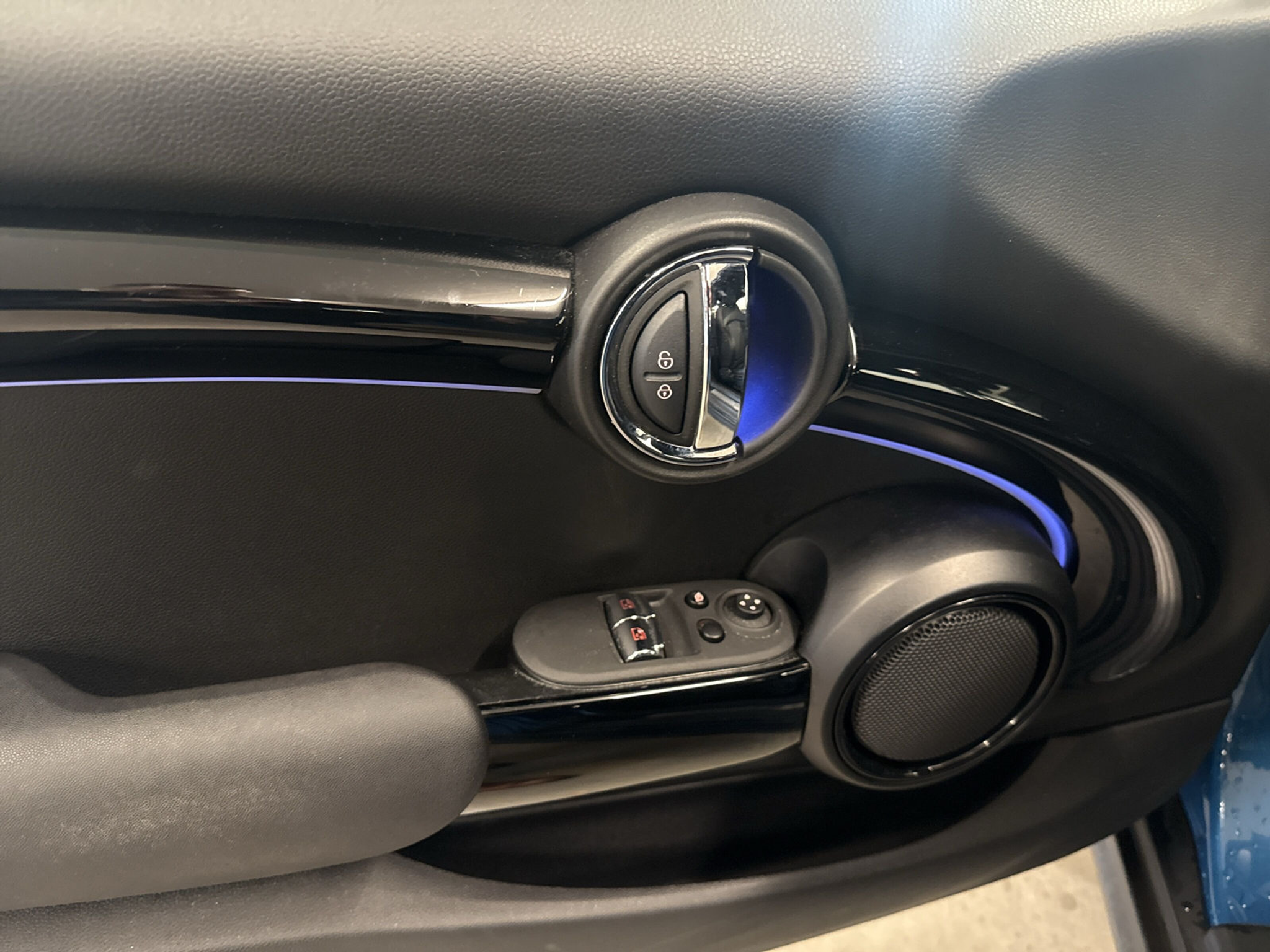 listing desktop thumbnail image 16