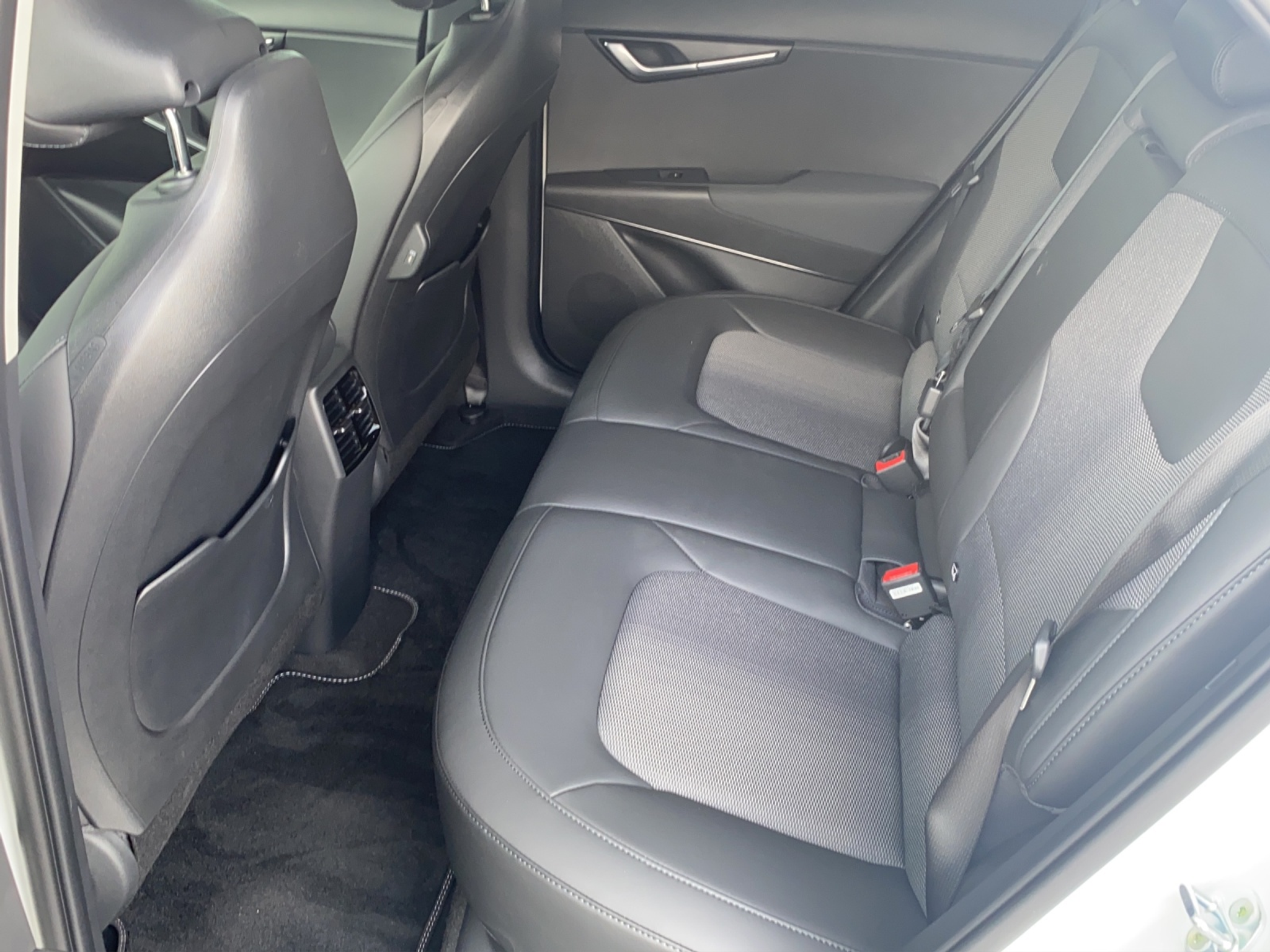 listing desktop thumbnail image 13