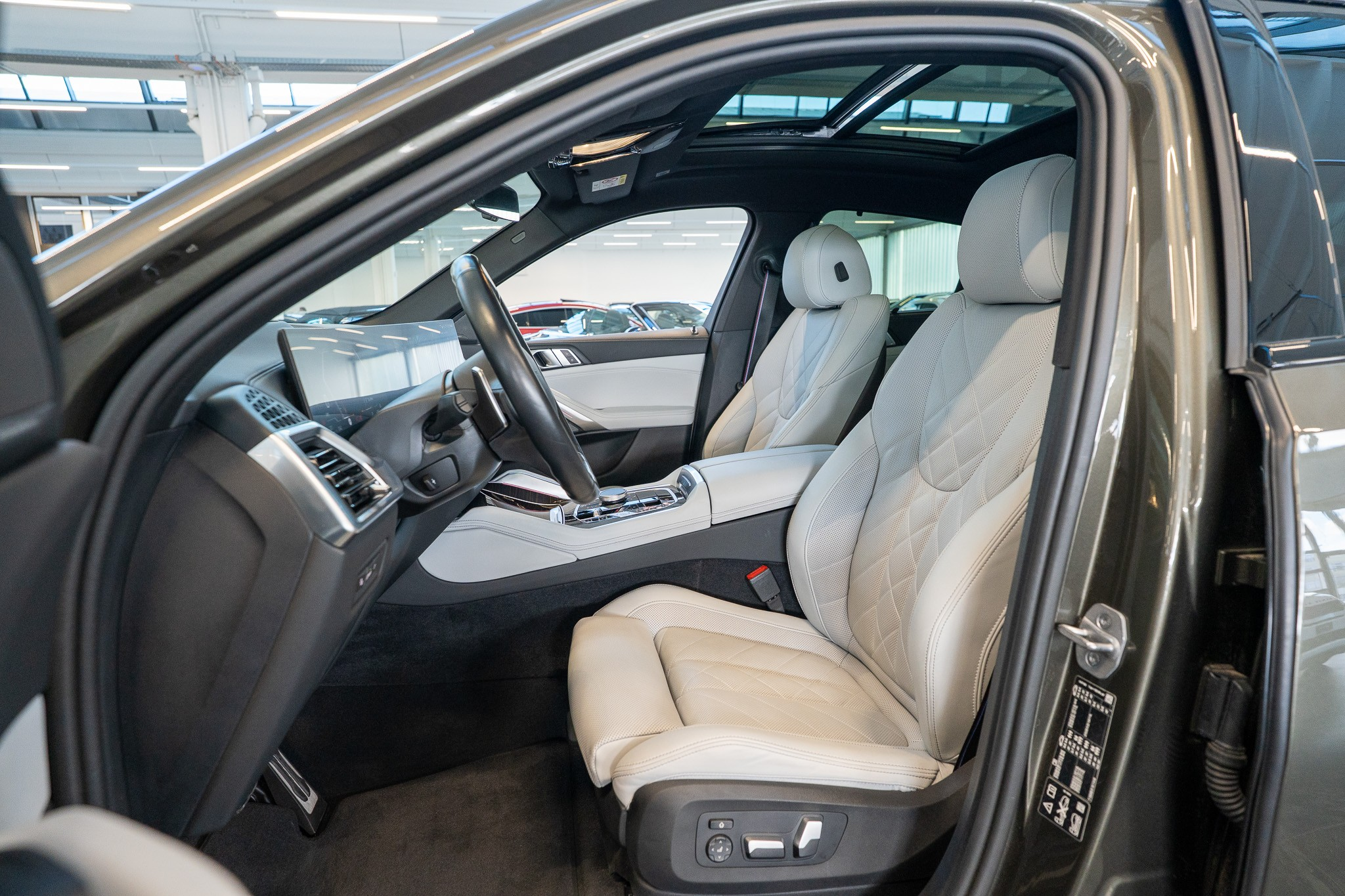 listing desktop thumbnail image 18