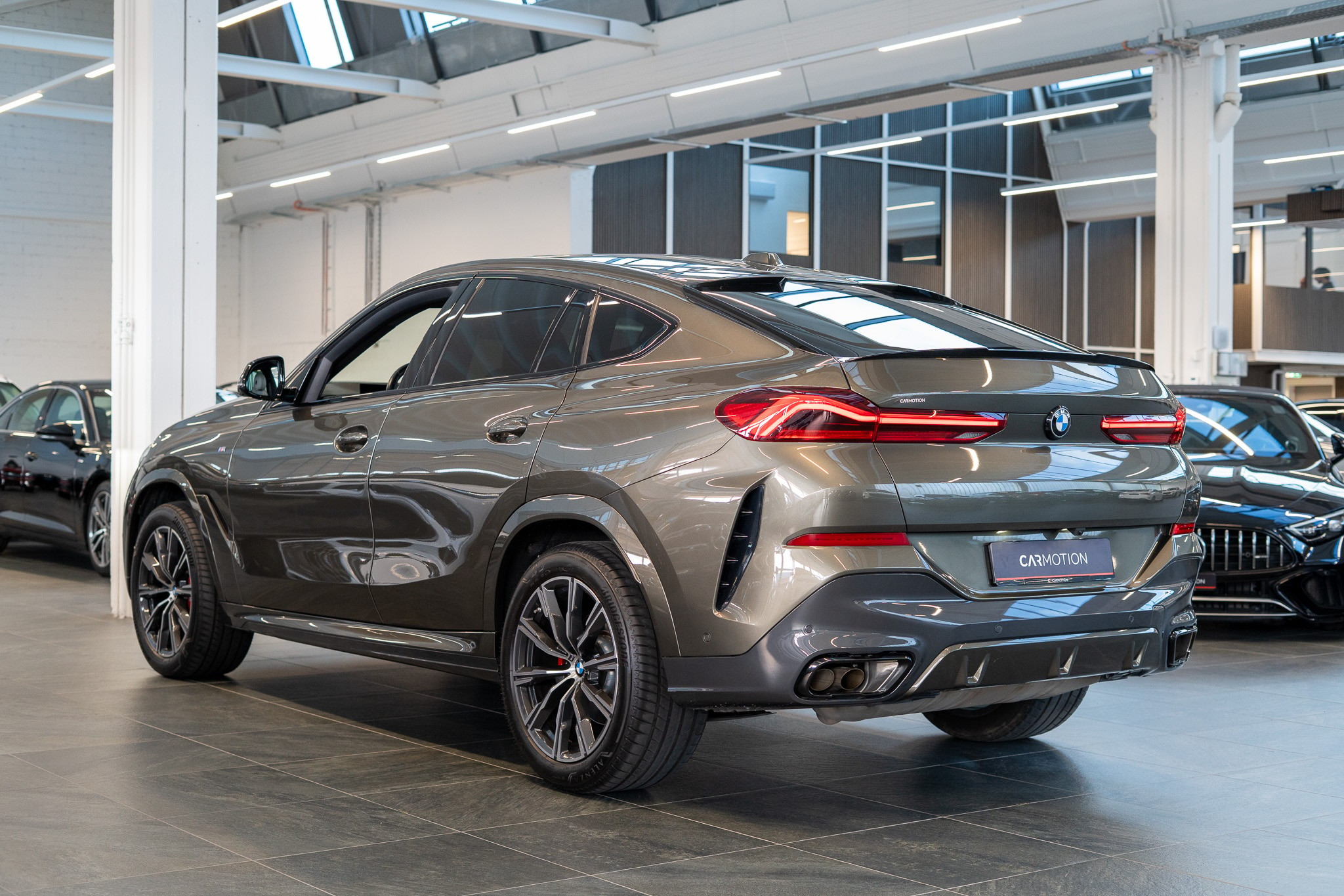 listing desktop thumbnail image 3