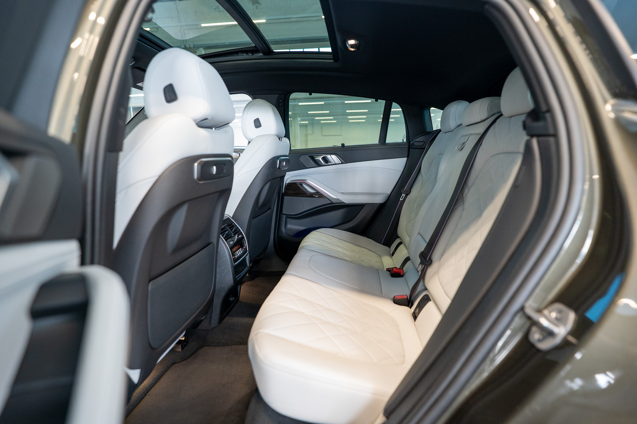 listing desktop thumbnail image 19