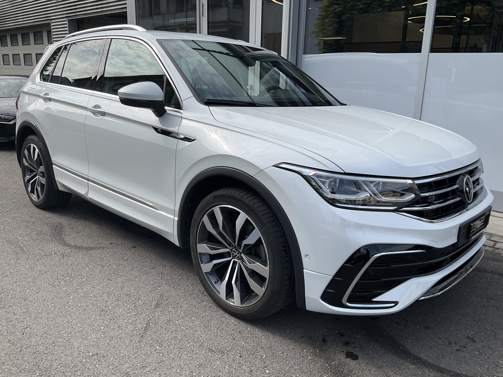 listing desktop thumbnail image 2