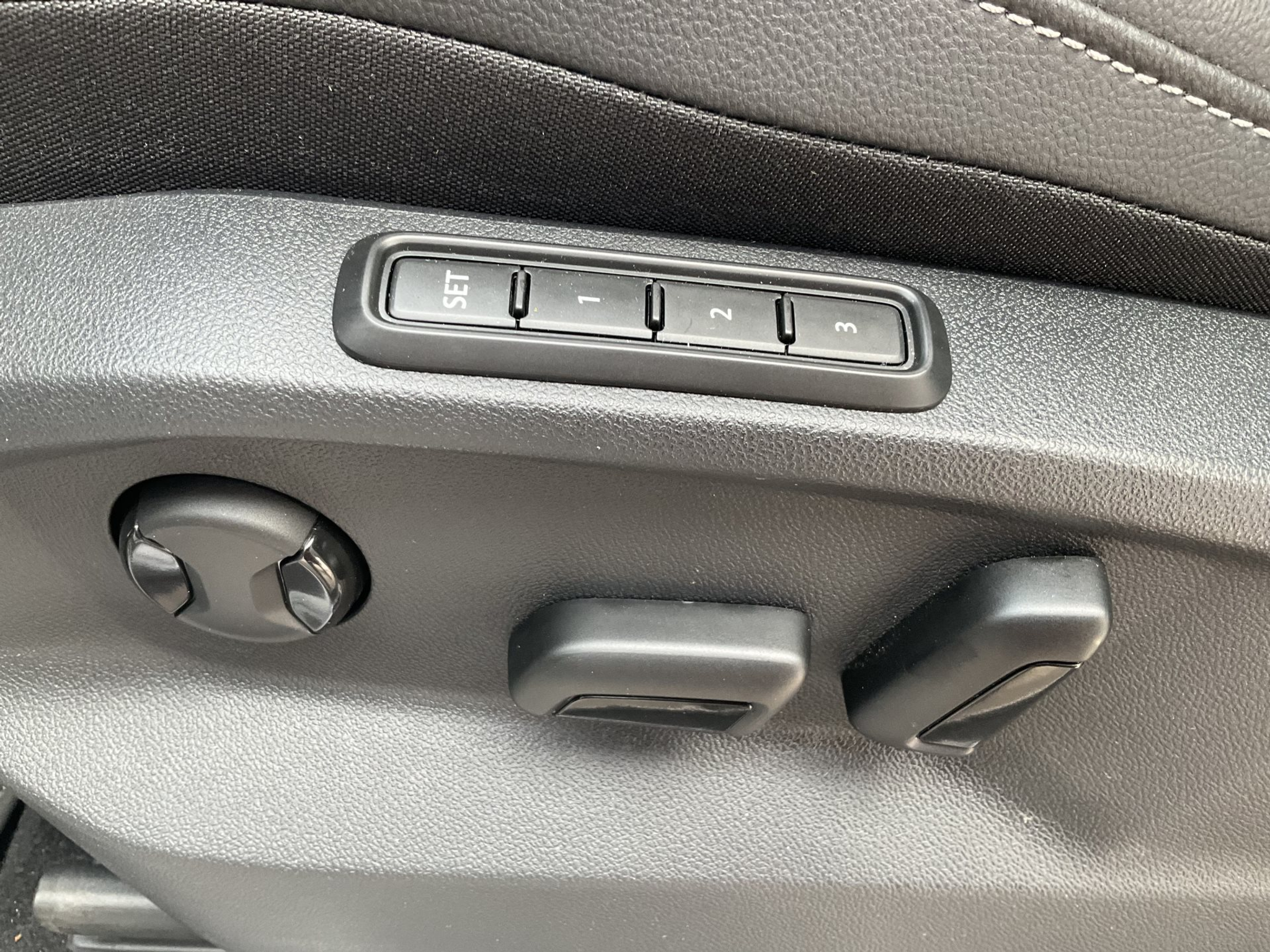 listing desktop thumbnail image 28