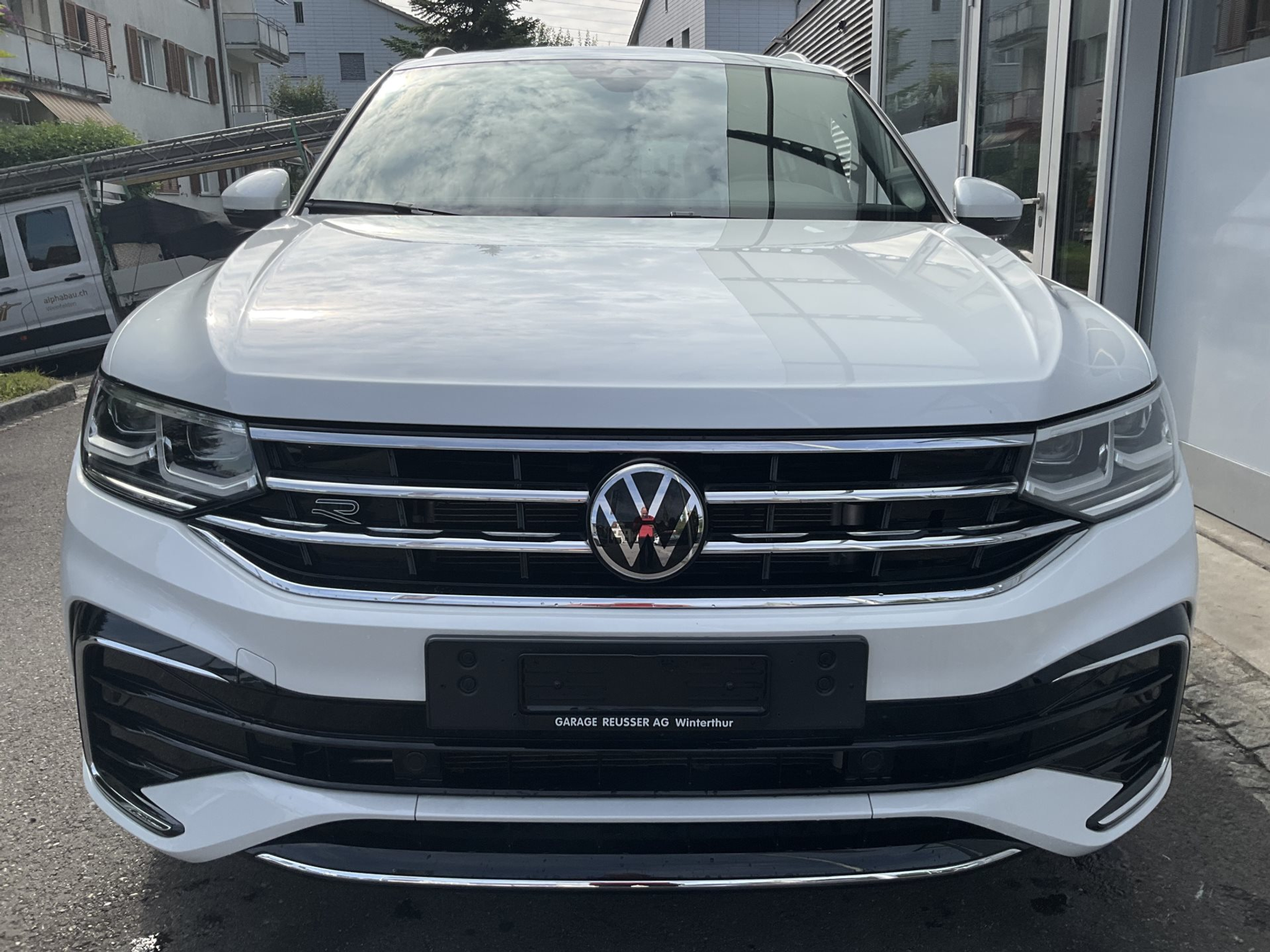 listing desktop thumbnail image 1