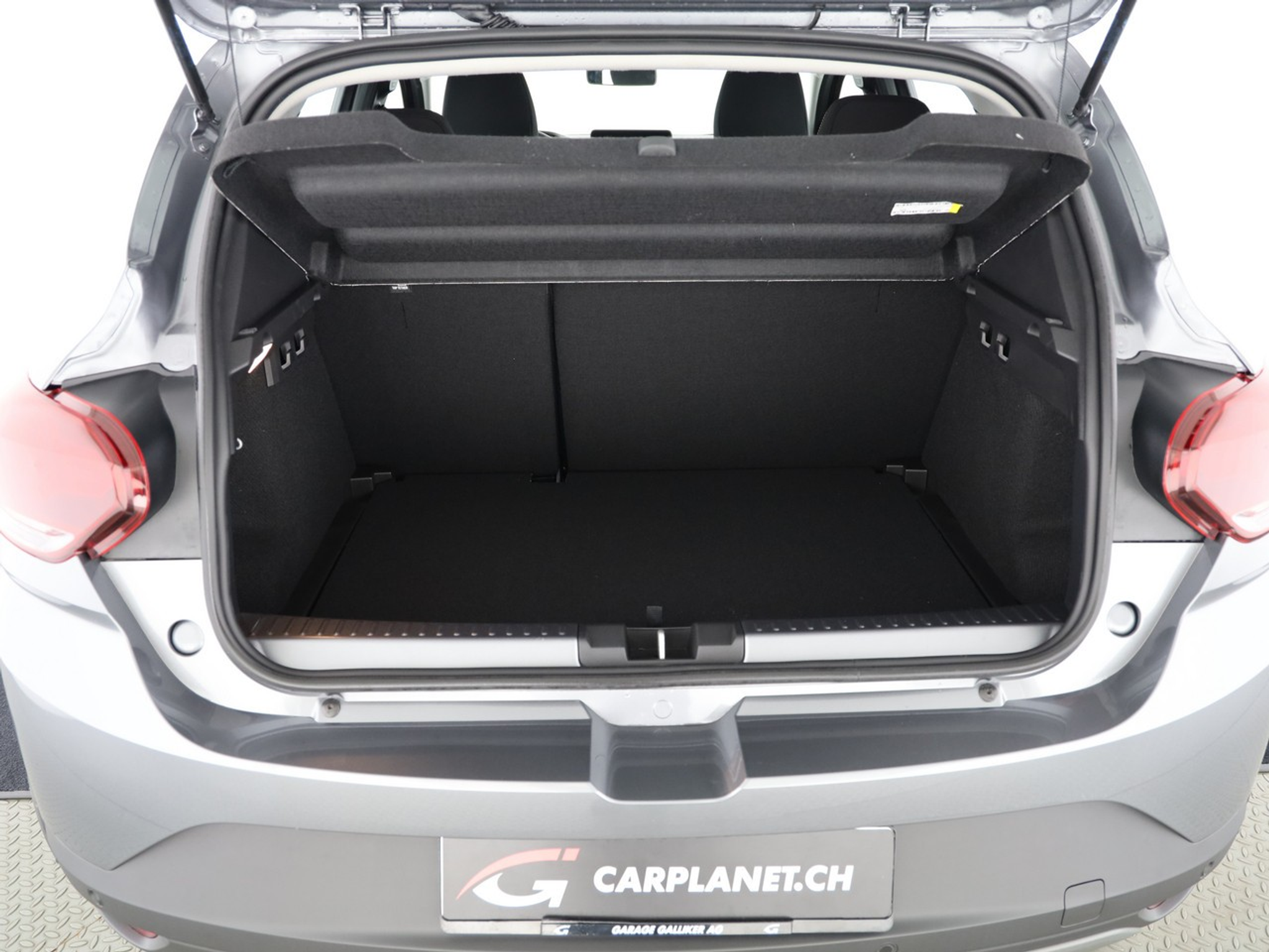 listing desktop thumbnail image 8