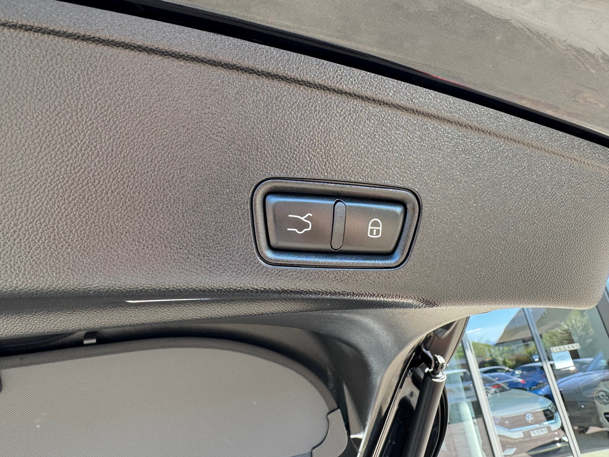 listing desktop thumbnail image 18