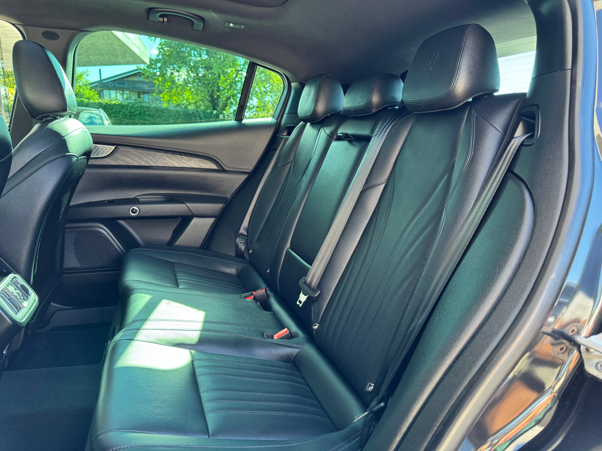 listing desktop thumbnail image 11