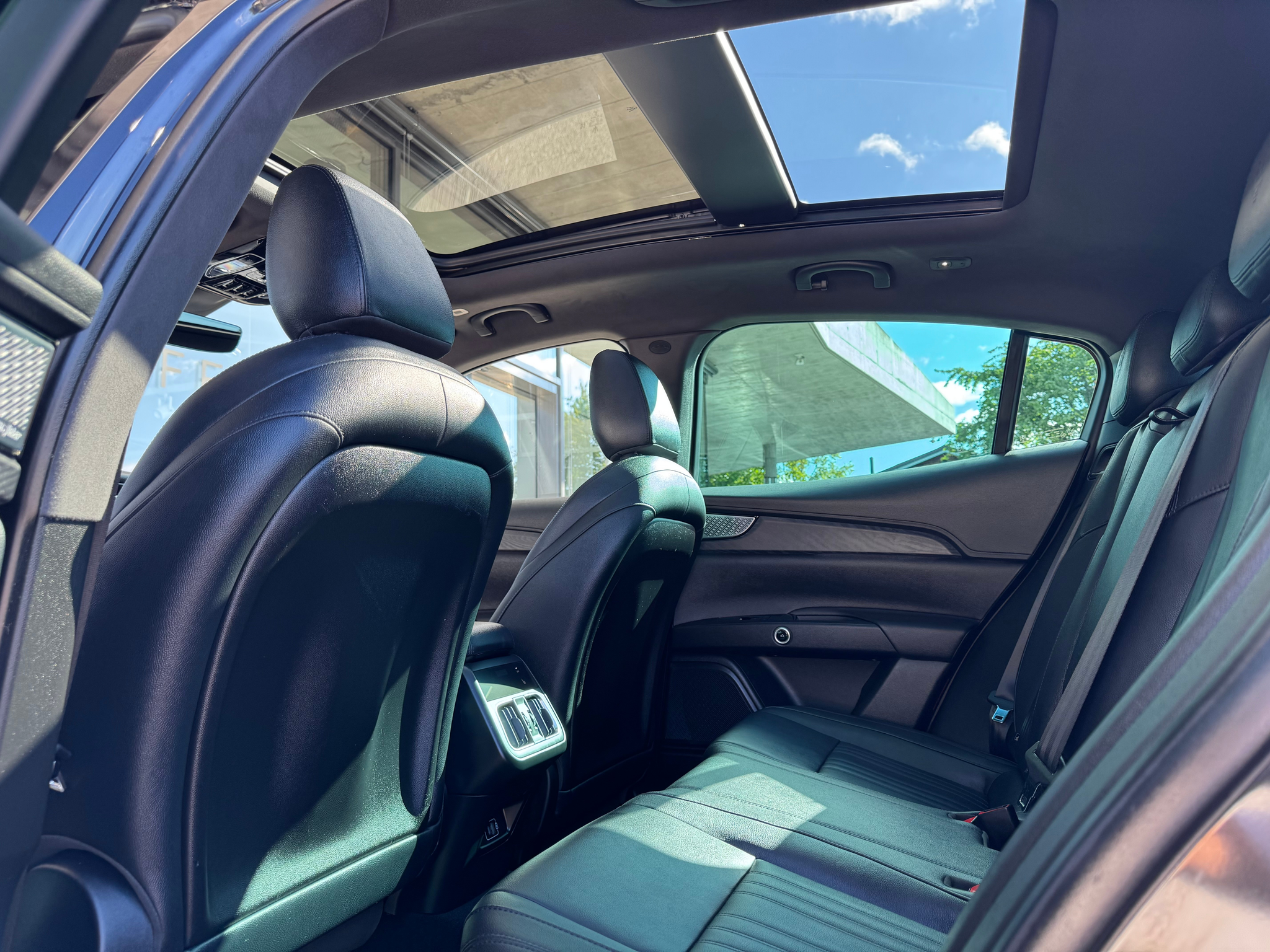 listing desktop thumbnail image 13