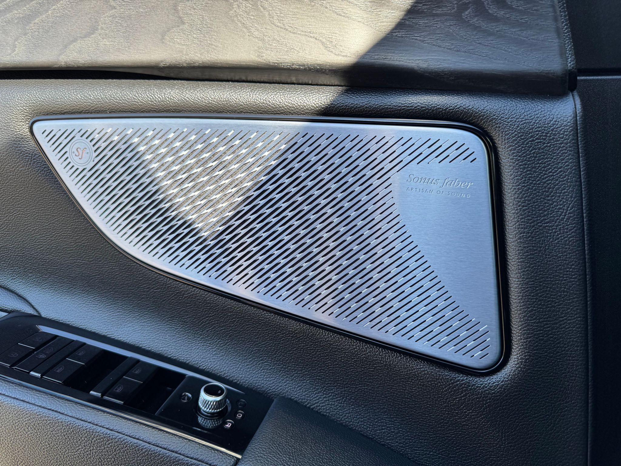 listing desktop thumbnail image 19