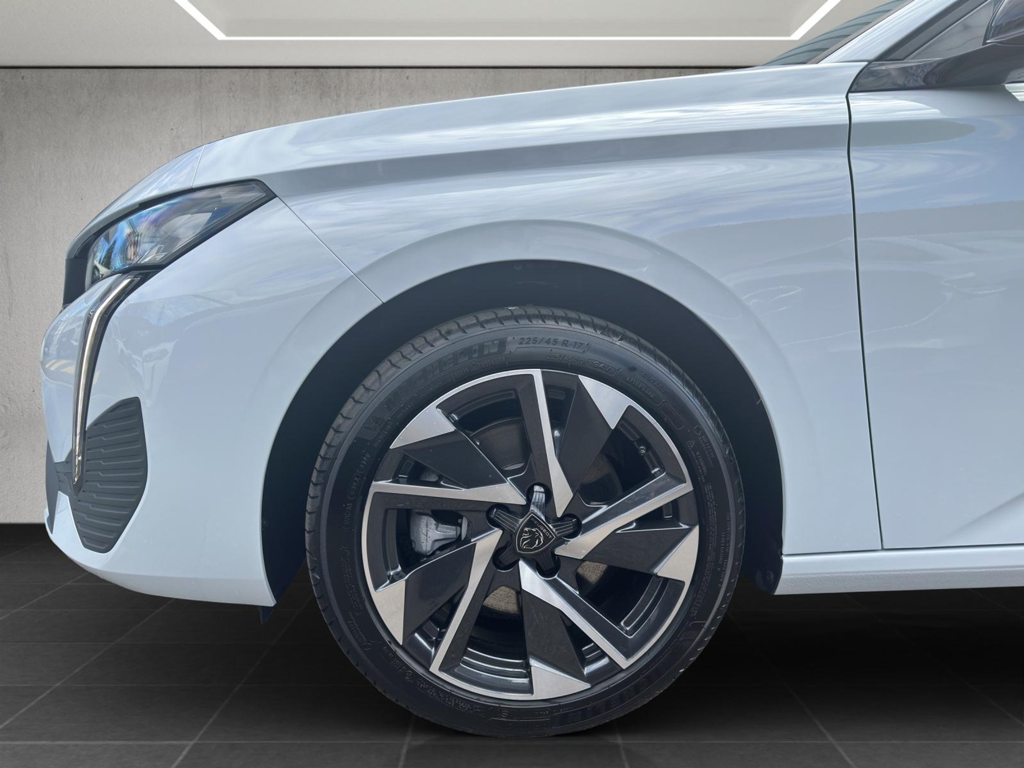 listing desktop thumbnail image 15