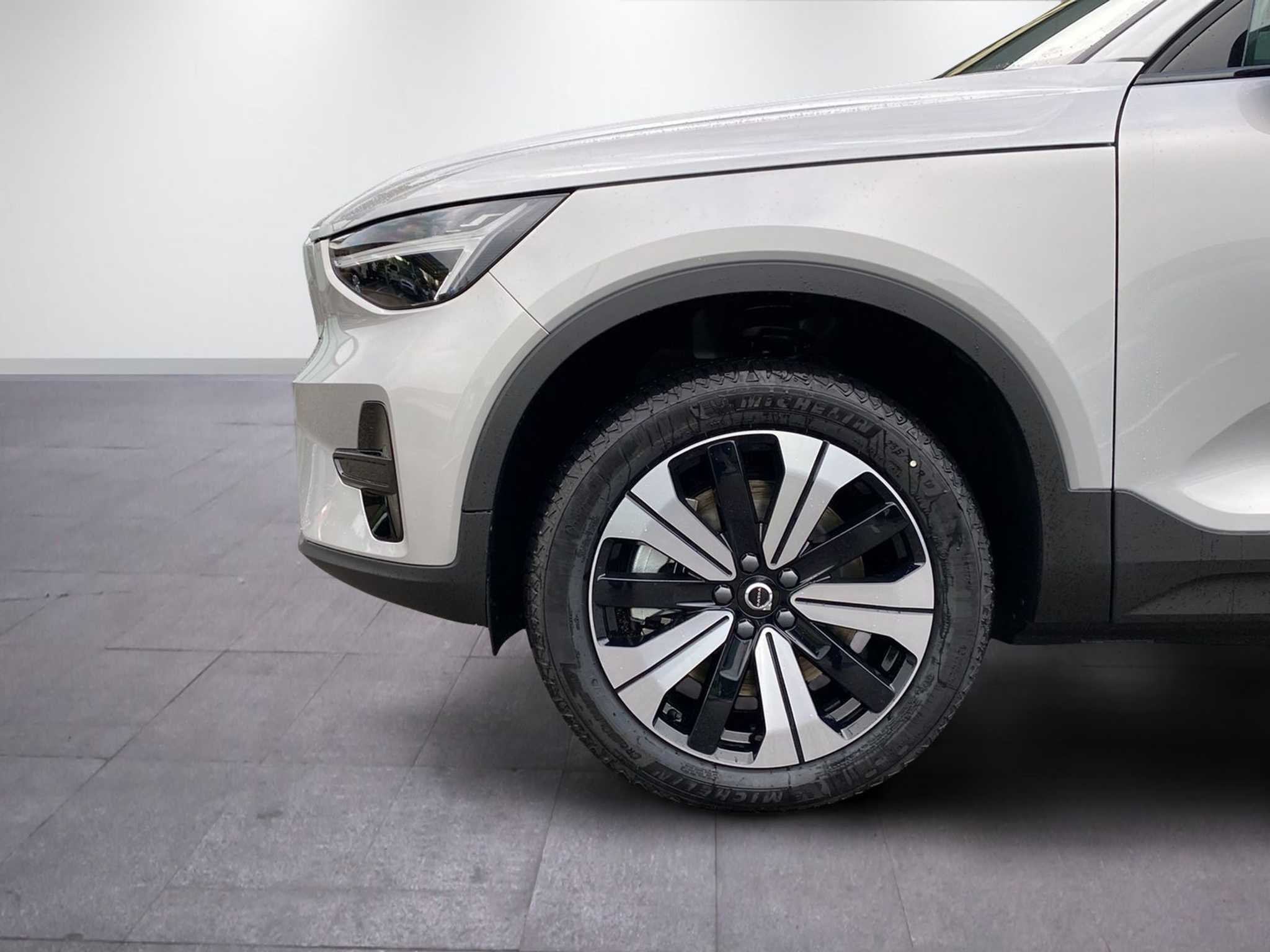 listing desktop thumbnail image 2