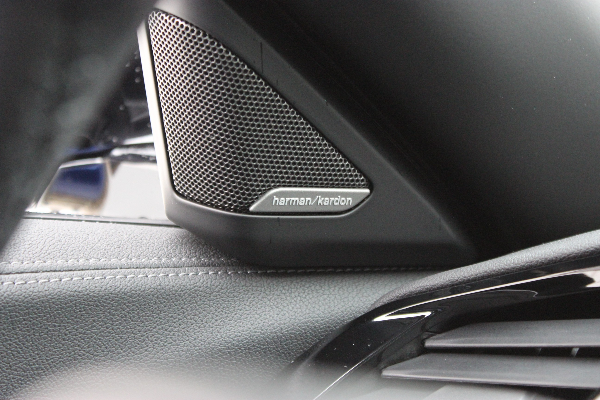 listing desktop thumbnail image 23