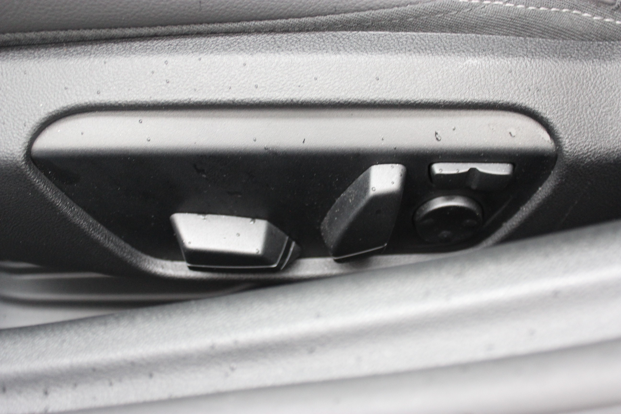 listing desktop thumbnail image 11