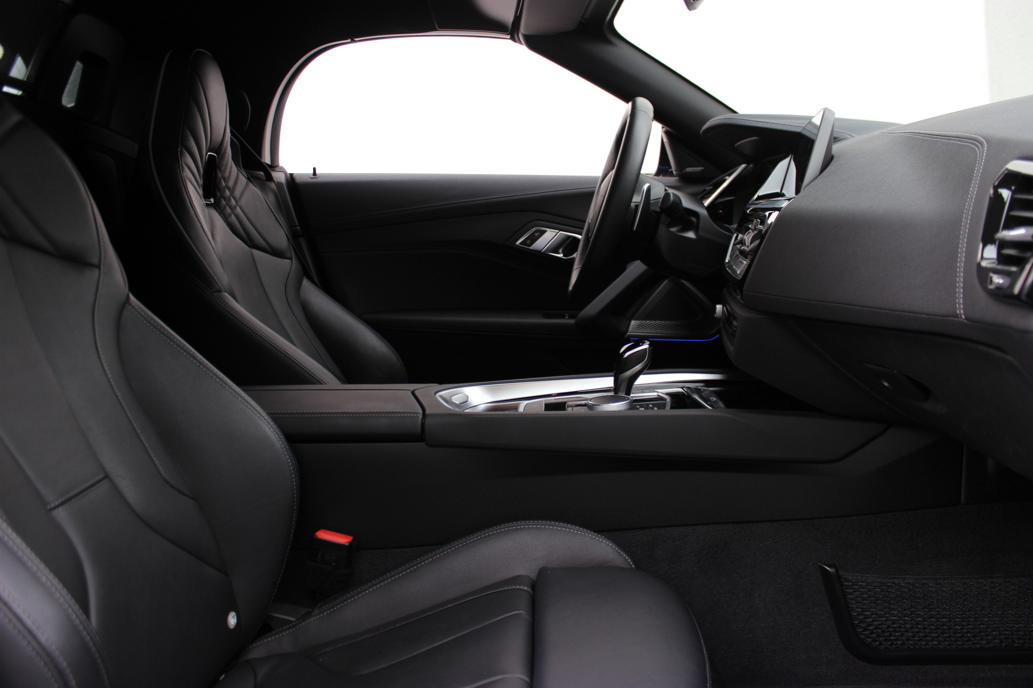 listing desktop thumbnail image 3