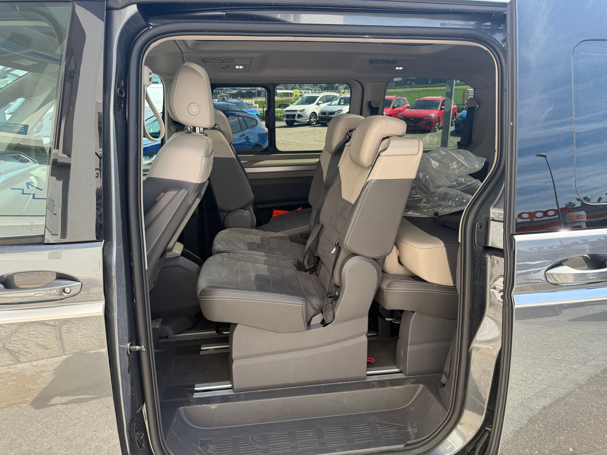 listing desktop thumbnail image 7