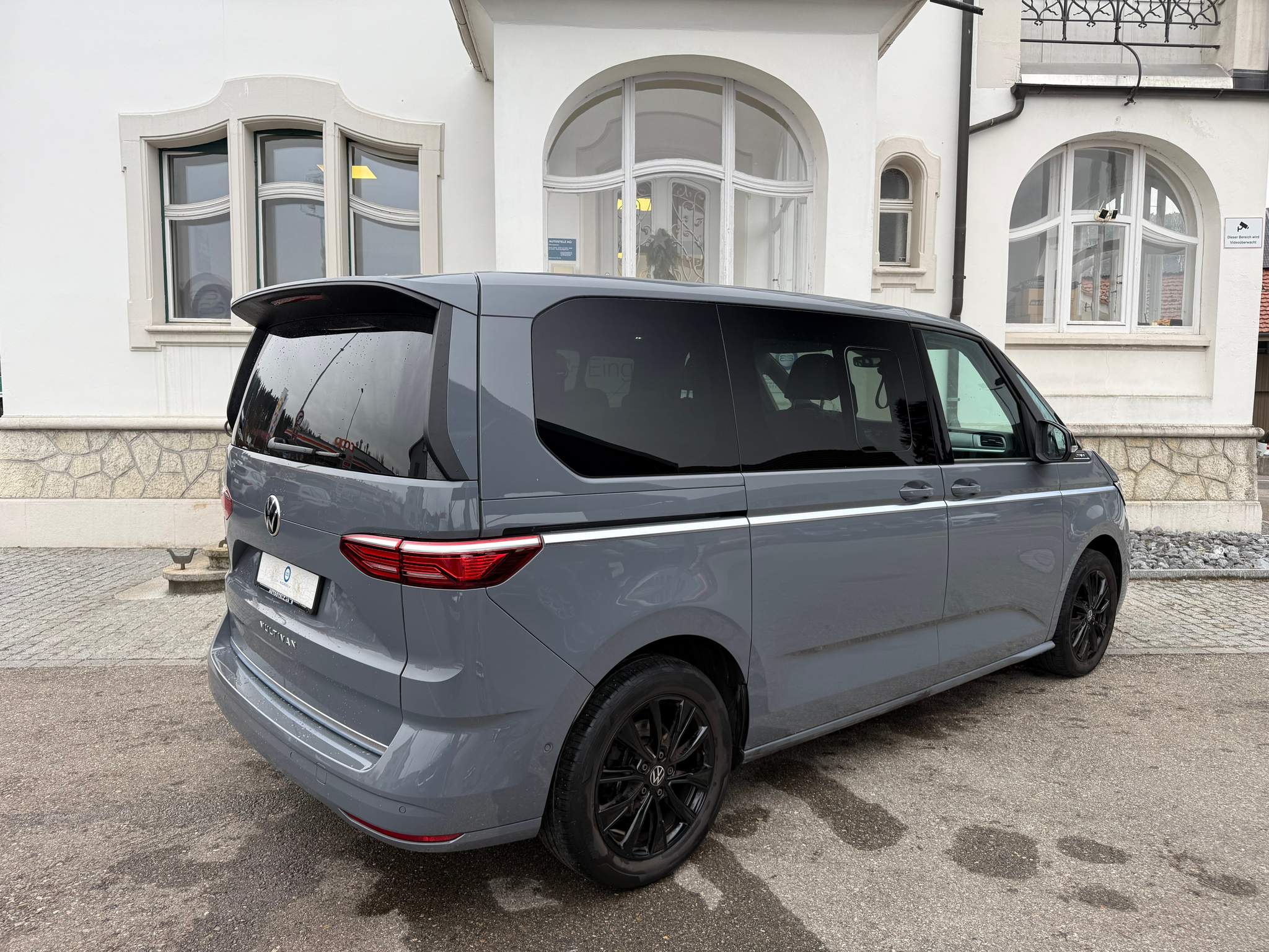 listing desktop thumbnail image 3