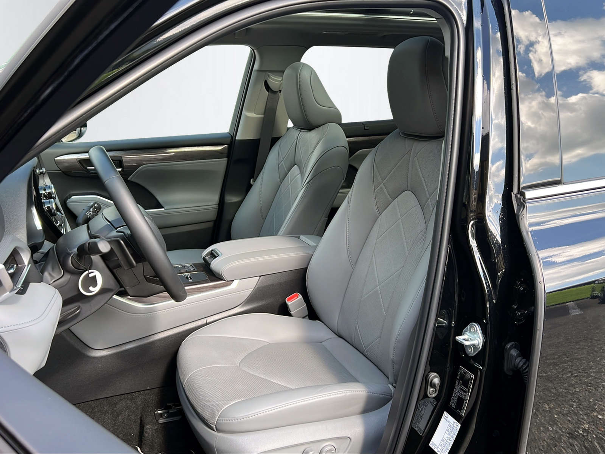 listing desktop thumbnail image 14