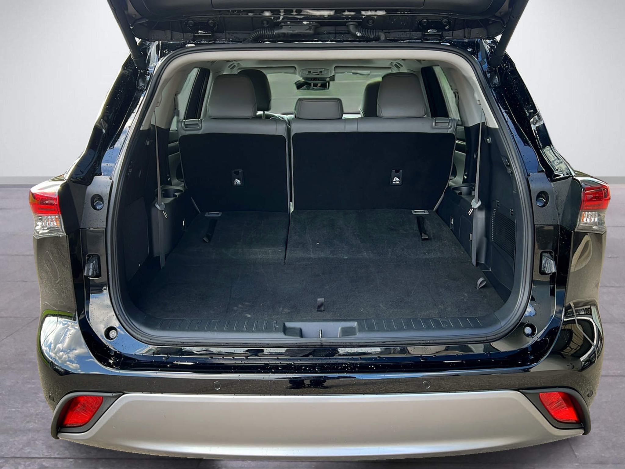 listing desktop thumbnail image 5