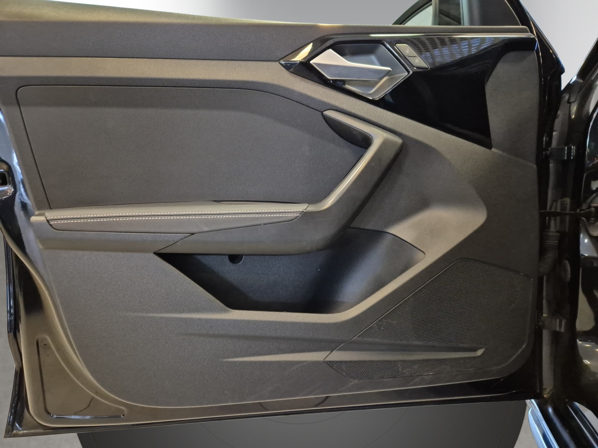 listing desktop thumbnail image 8