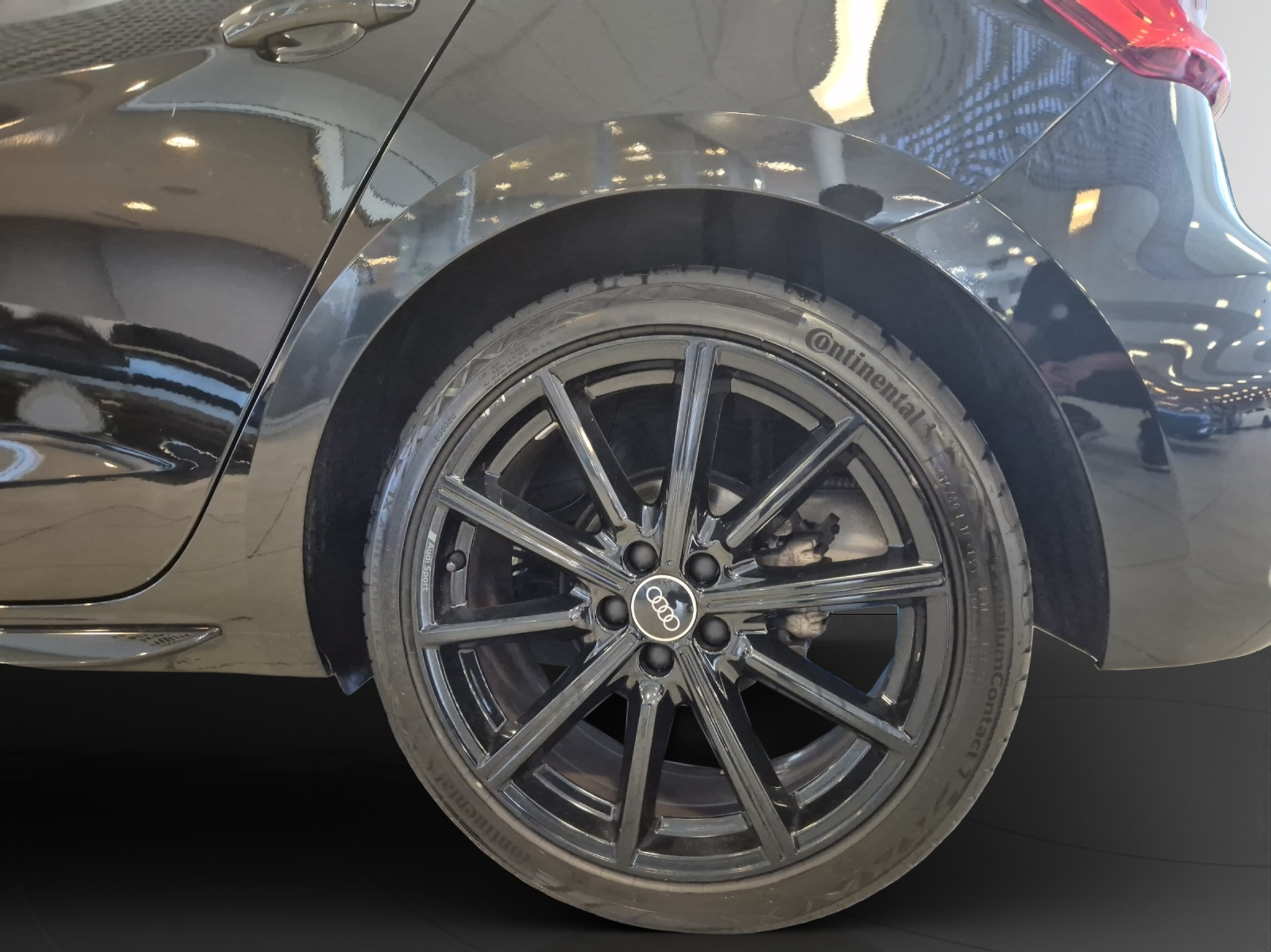 listing desktop thumbnail image 3