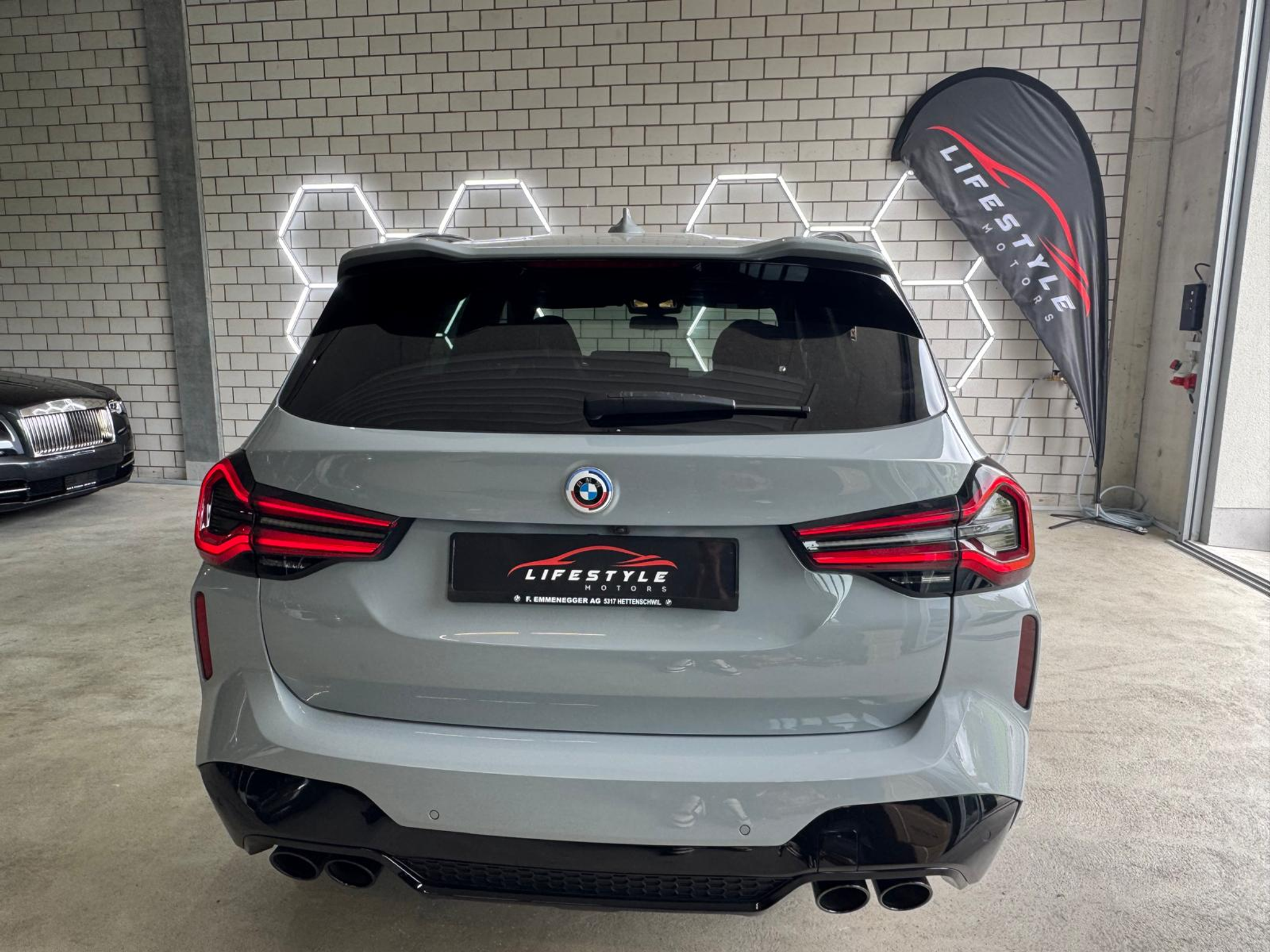 listing desktop thumbnail image 3