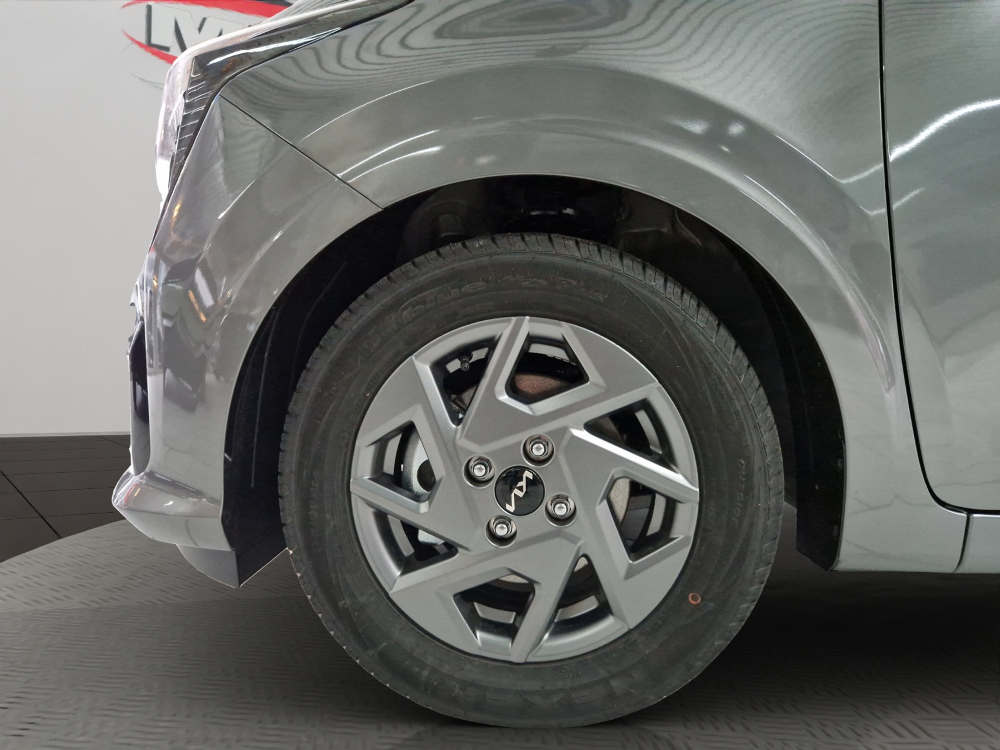 listing desktop thumbnail image 15