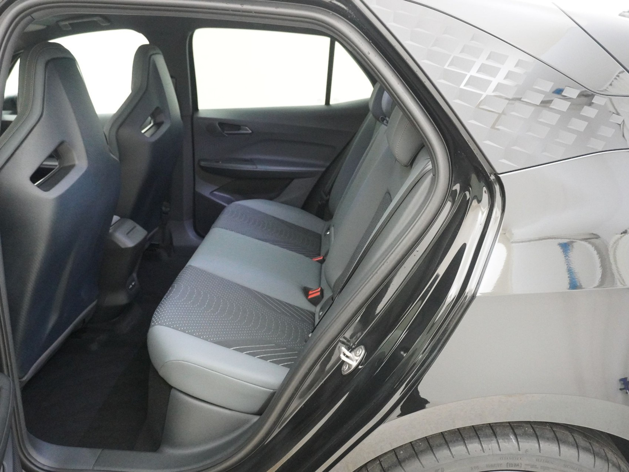 listing desktop thumbnail image 16