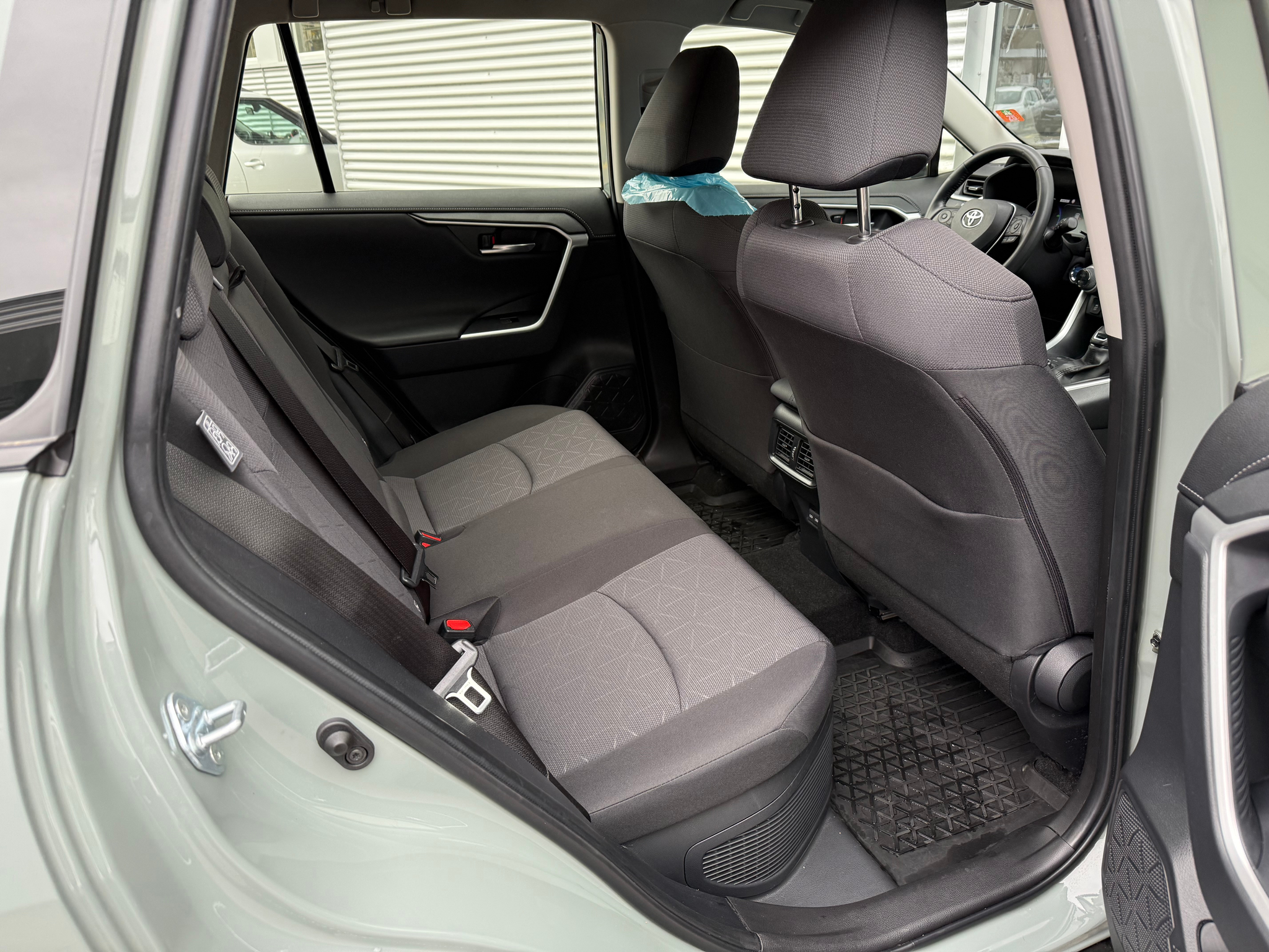 listing desktop thumbnail image 9