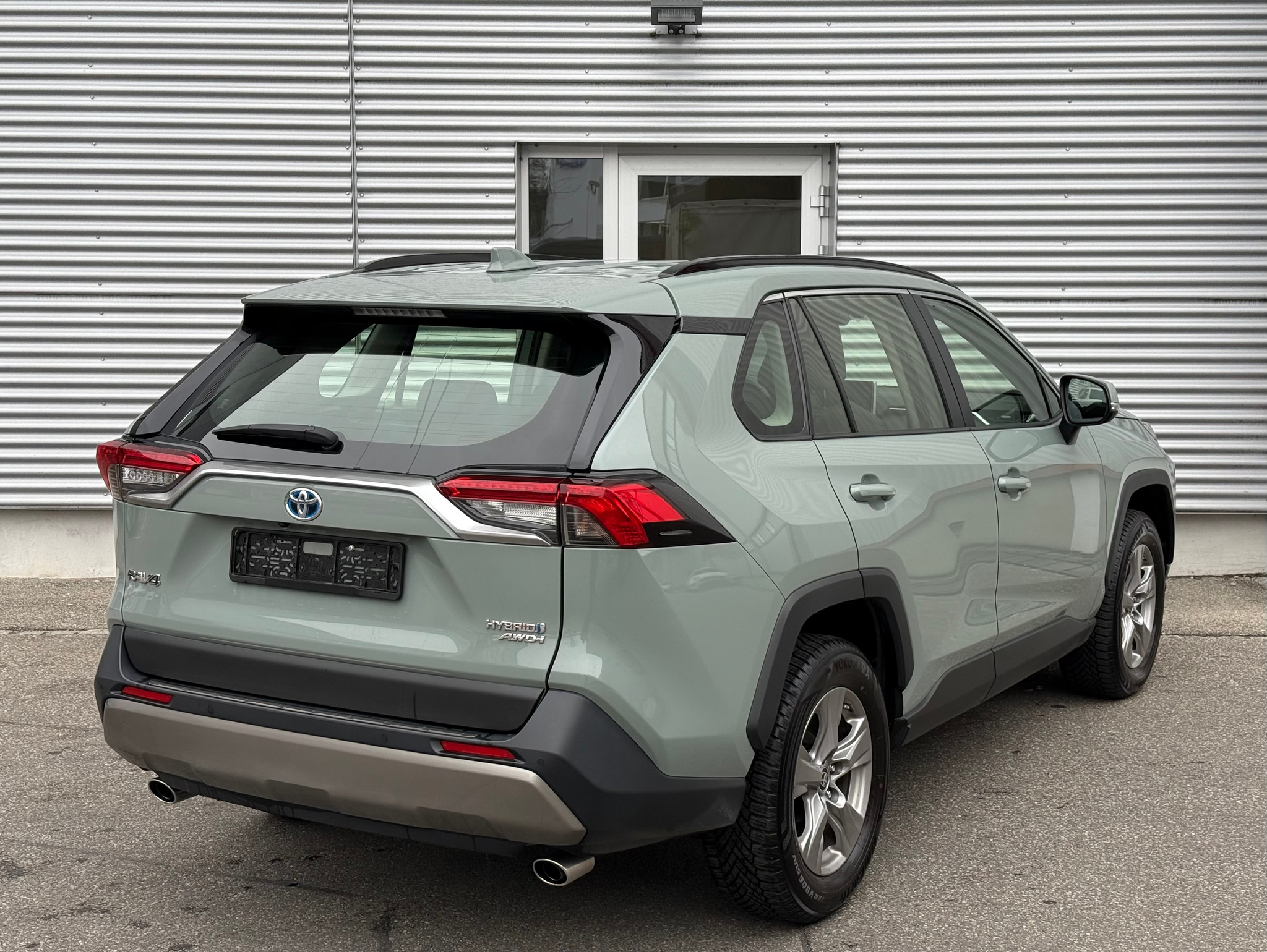 listing desktop thumbnail image 1