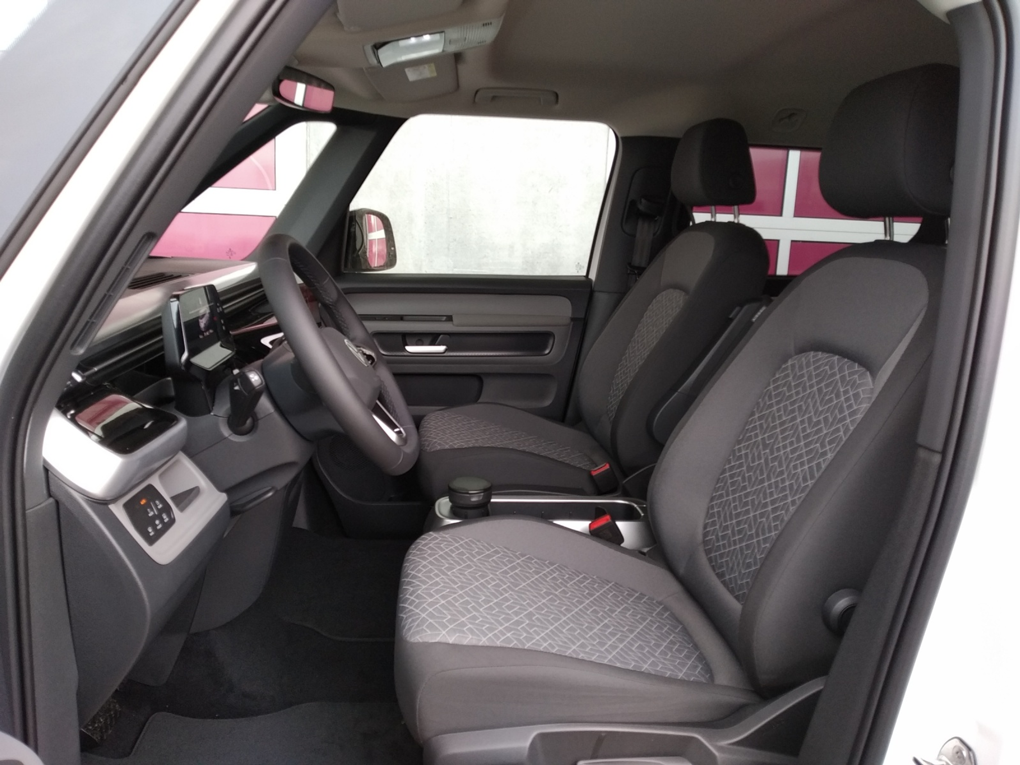 listing desktop thumbnail image 4