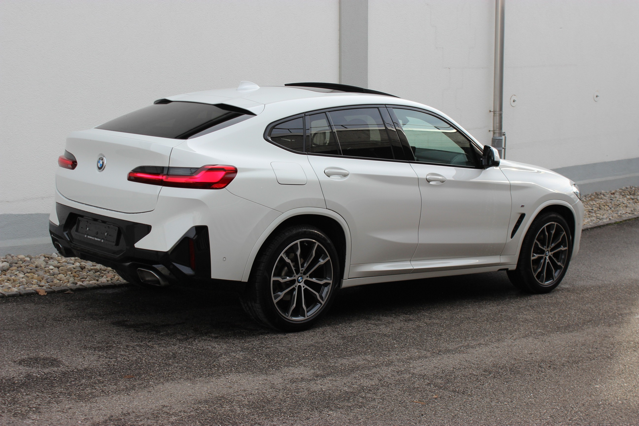 listing desktop thumbnail image 4