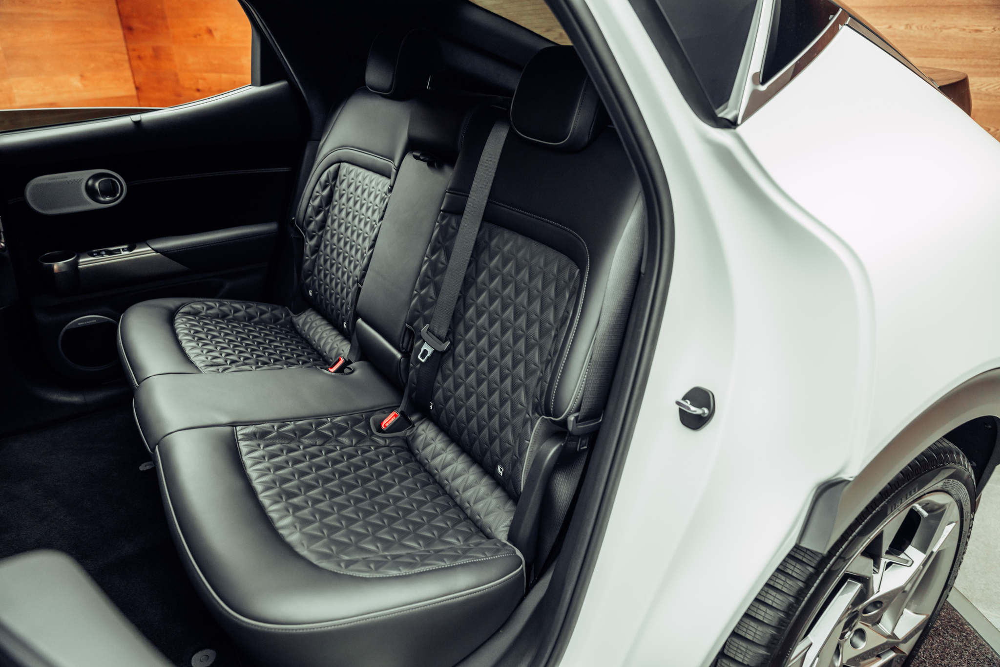 listing desktop thumbnail image 6