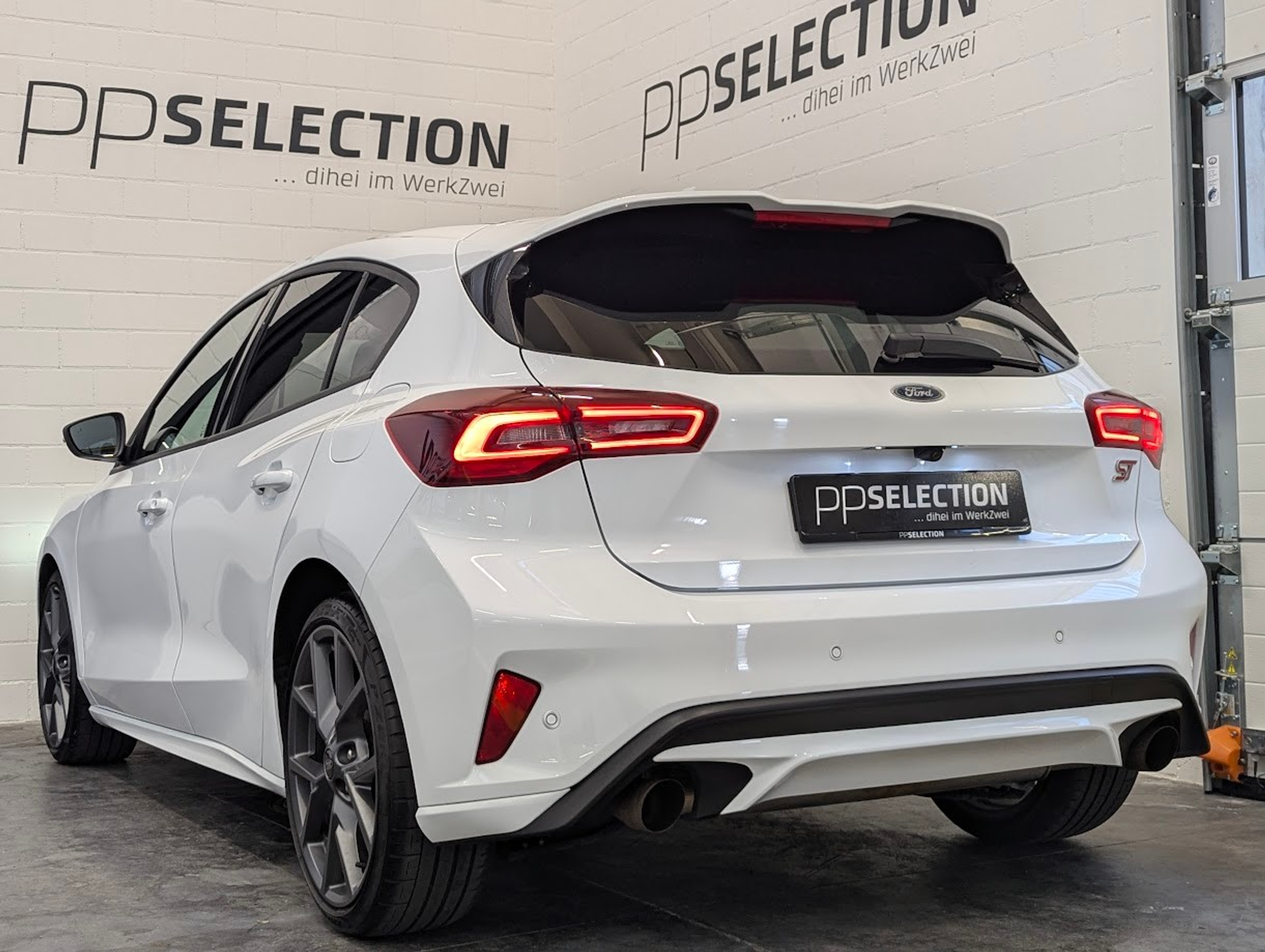 listing desktop thumbnail image 15