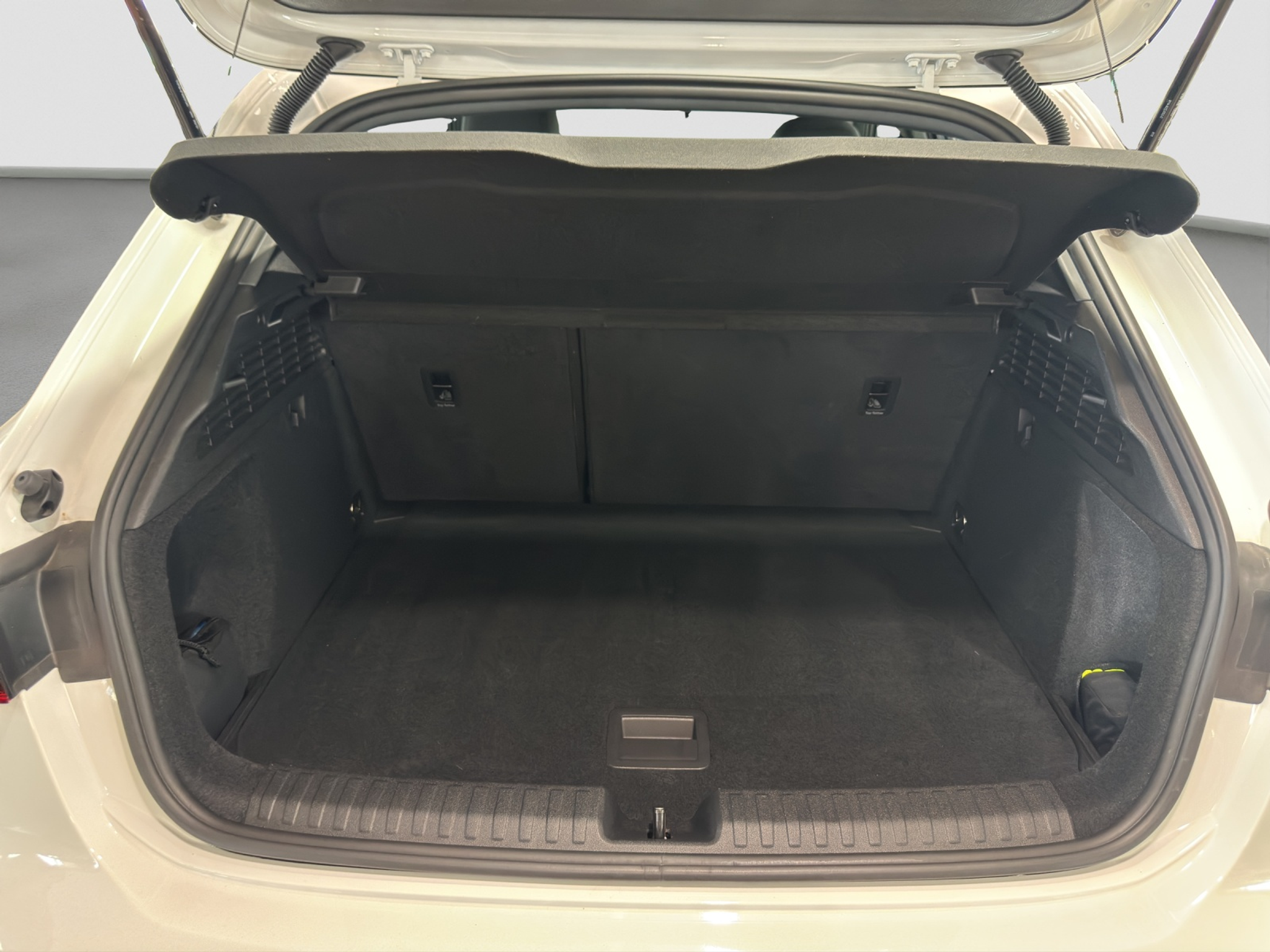 listing desktop thumbnail image 9