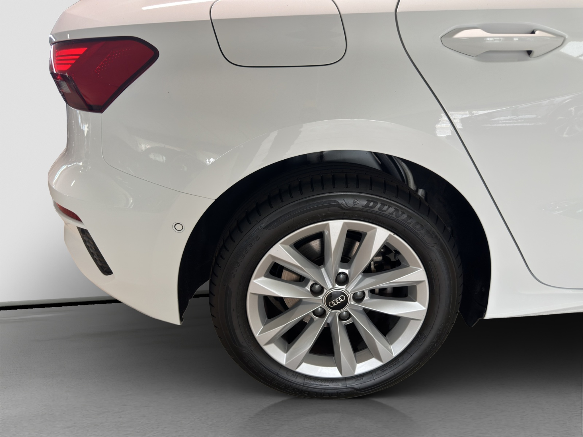 listing desktop thumbnail image 4