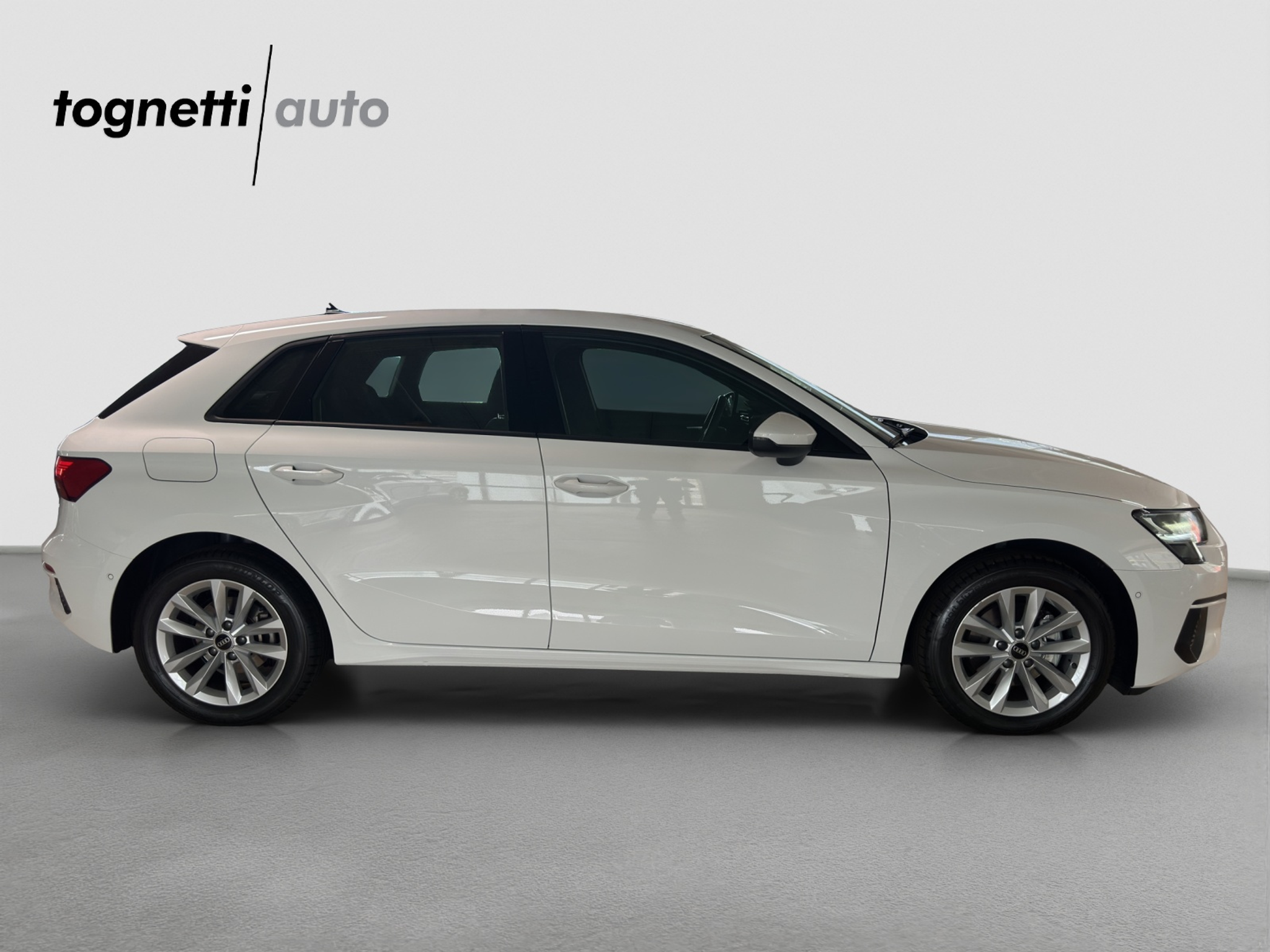 listing desktop thumbnail image 2