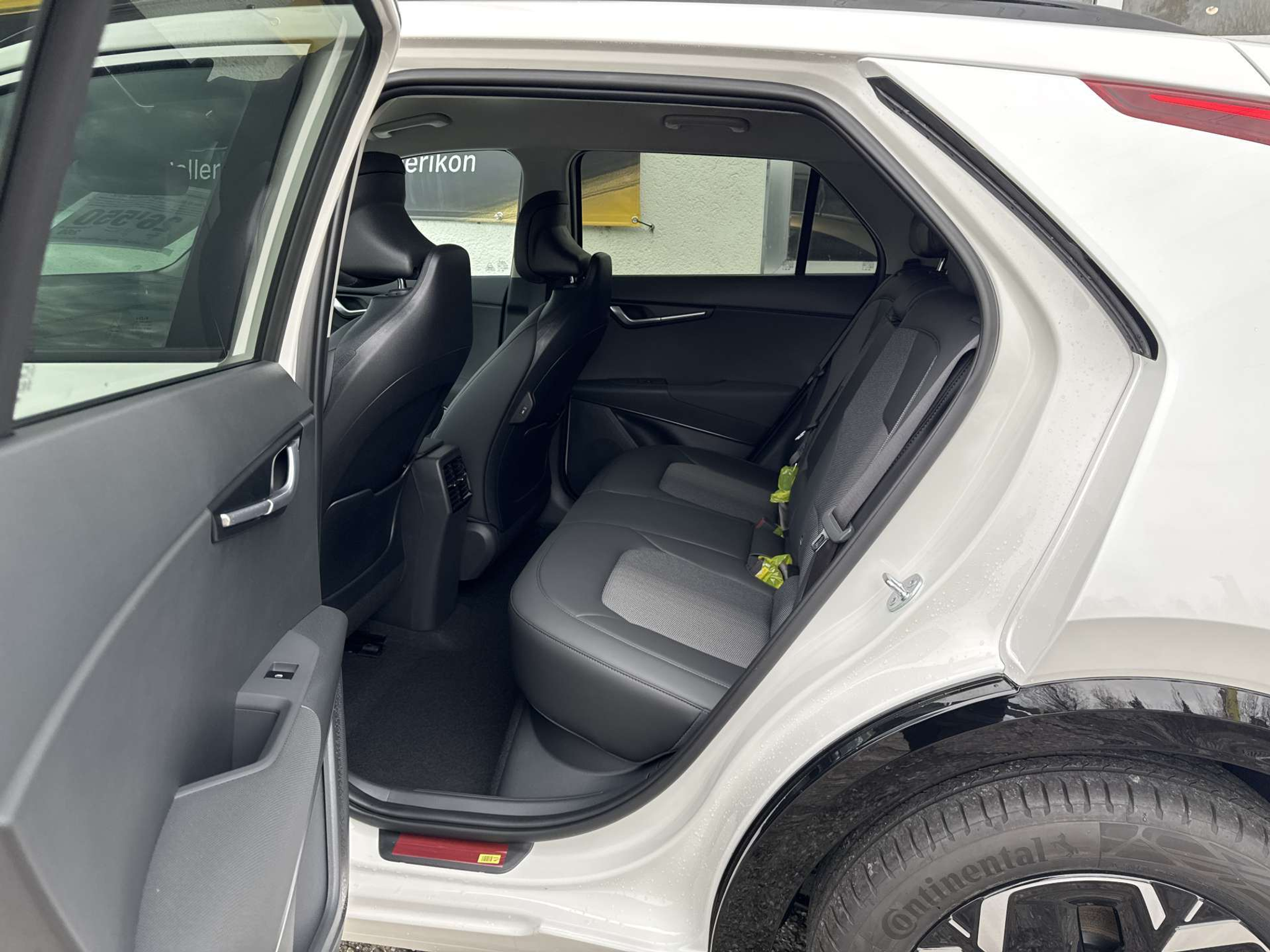 listing desktop thumbnail image 7