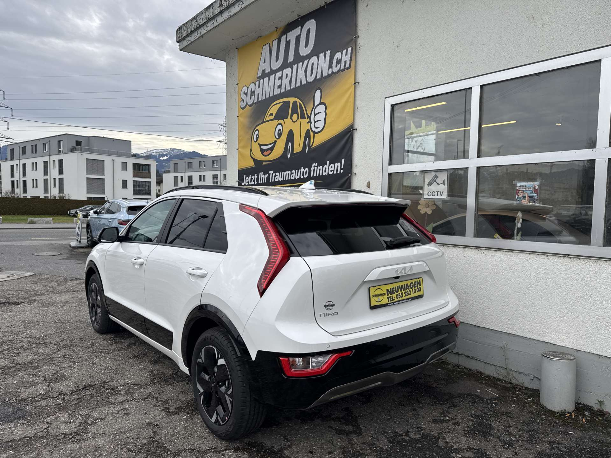 listing desktop thumbnail image 2