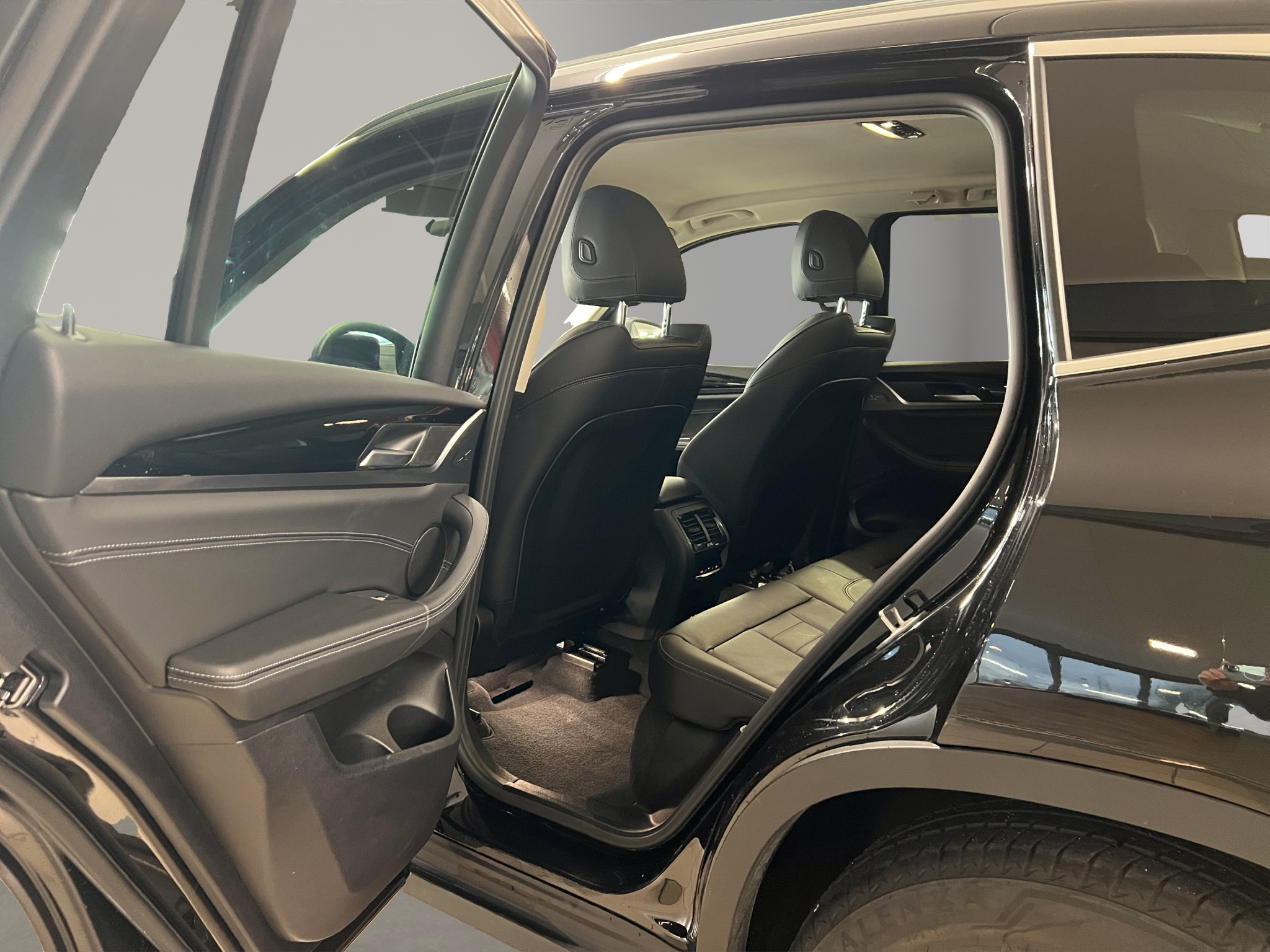 listing desktop thumbnail image 11