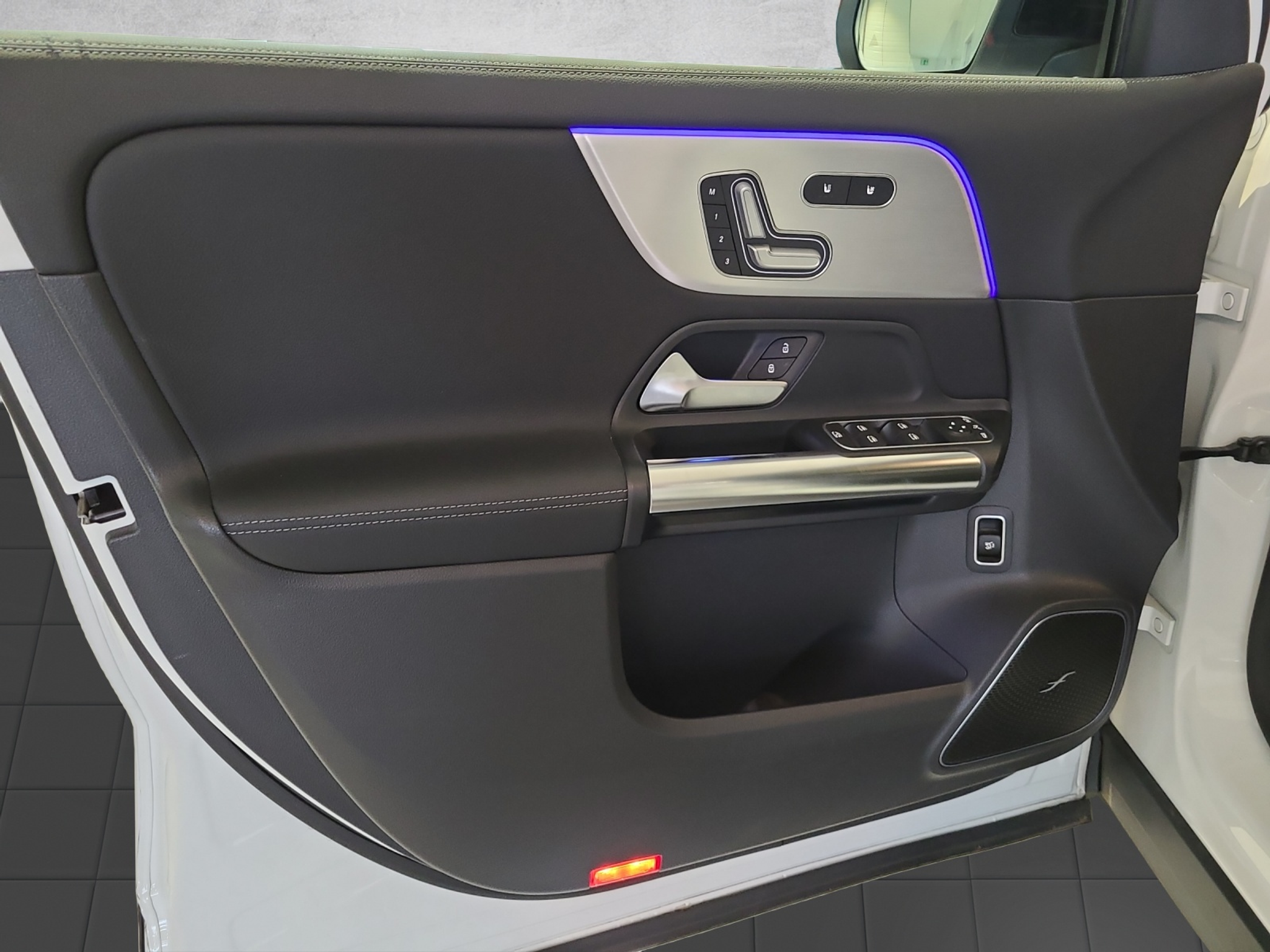 listing desktop thumbnail image 8