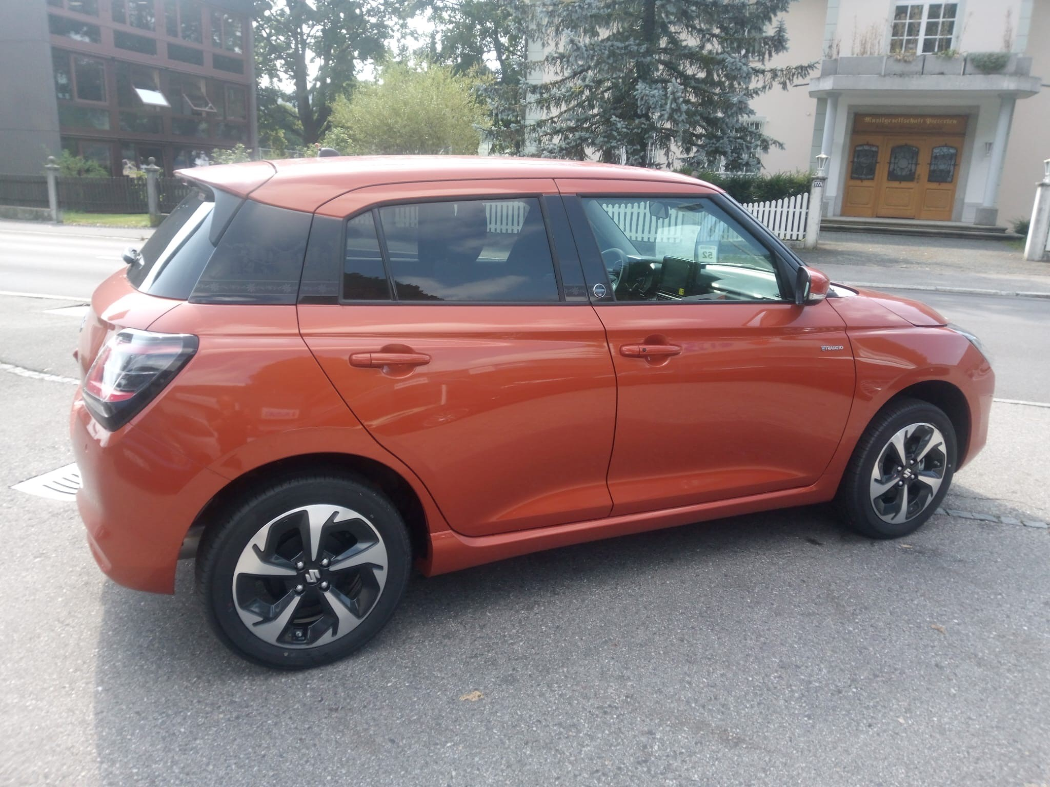 listing desktop thumbnail image 5