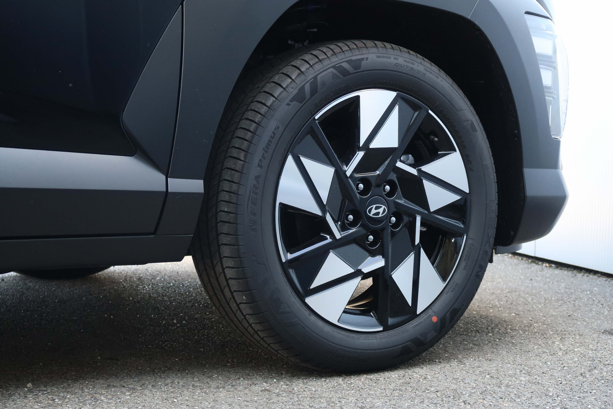 listing desktop thumbnail image 4