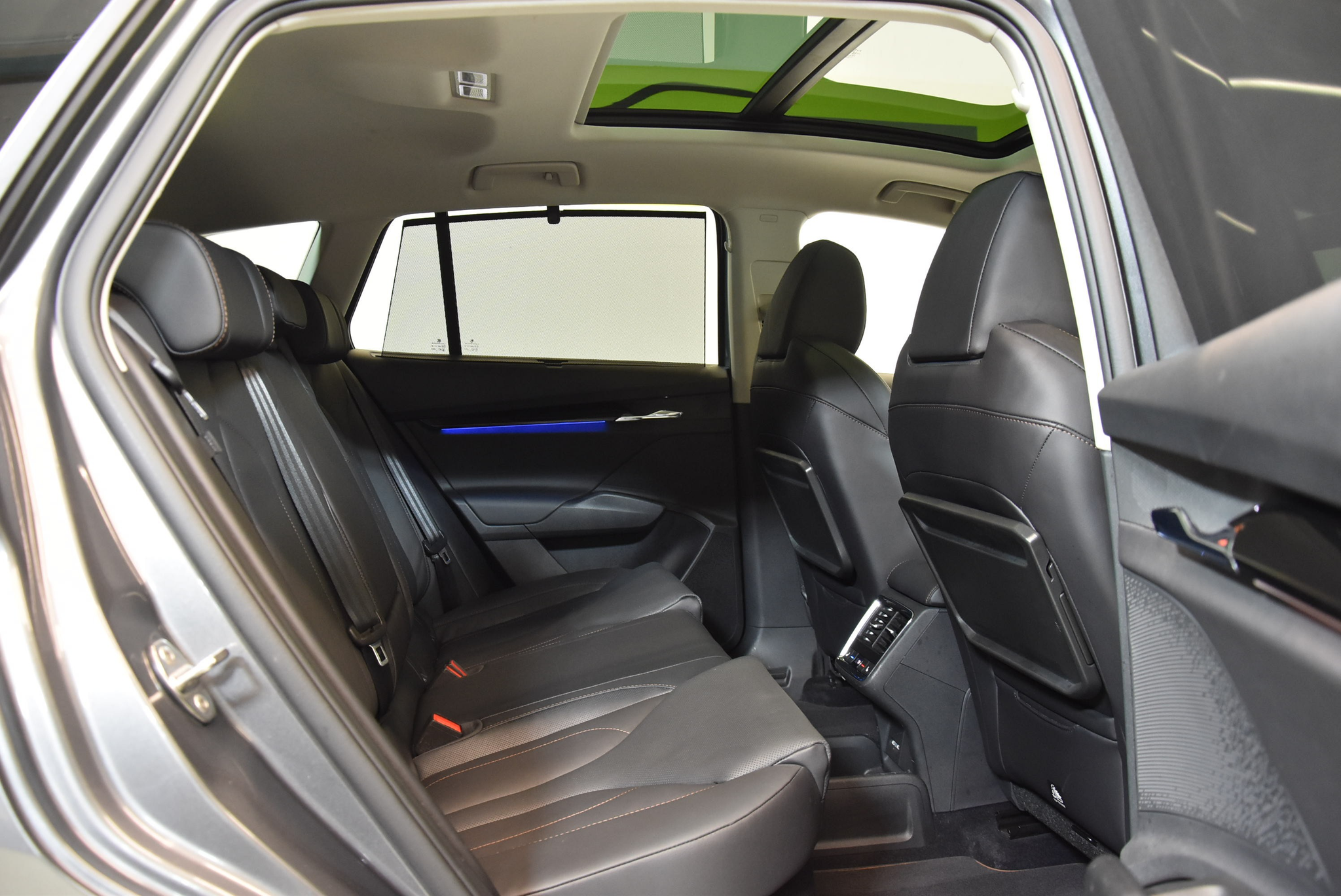 listing desktop thumbnail image 5