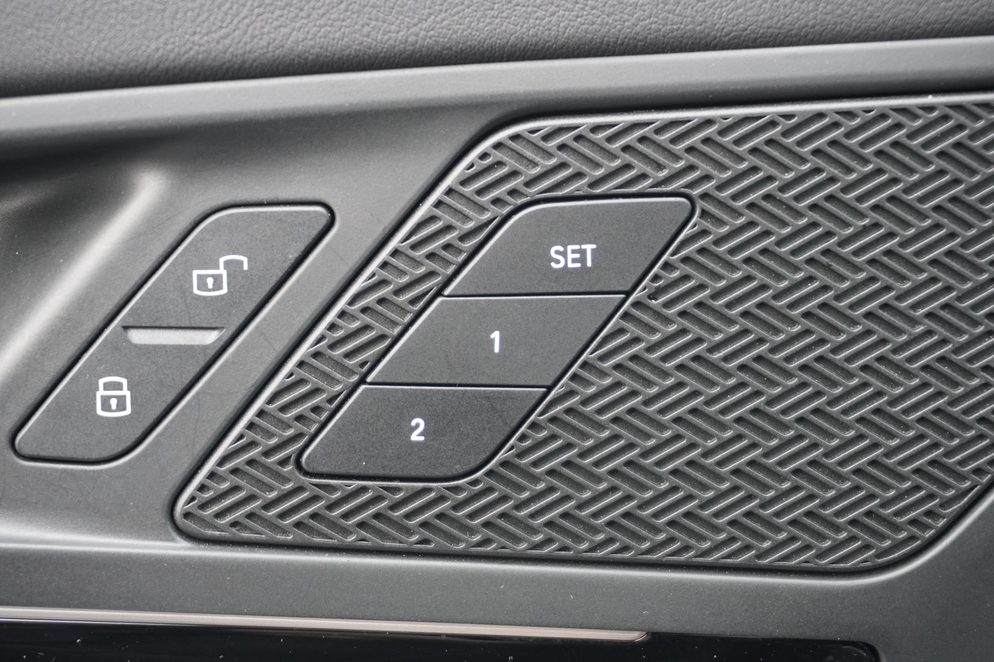 listing desktop thumbnail image 28