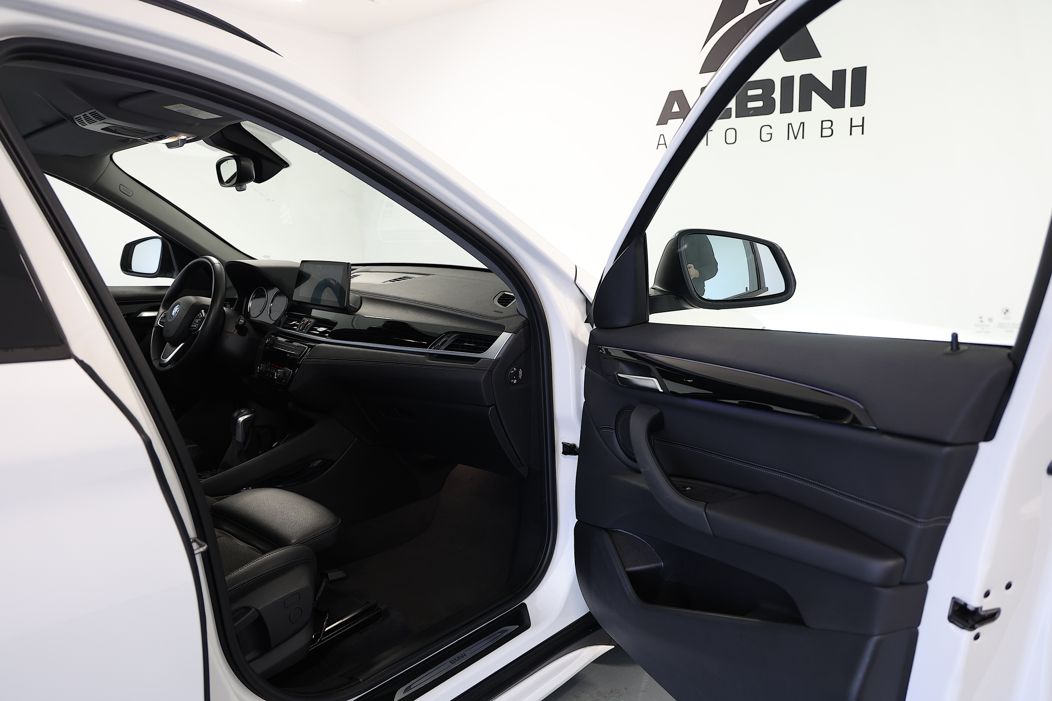 listing desktop thumbnail image 9