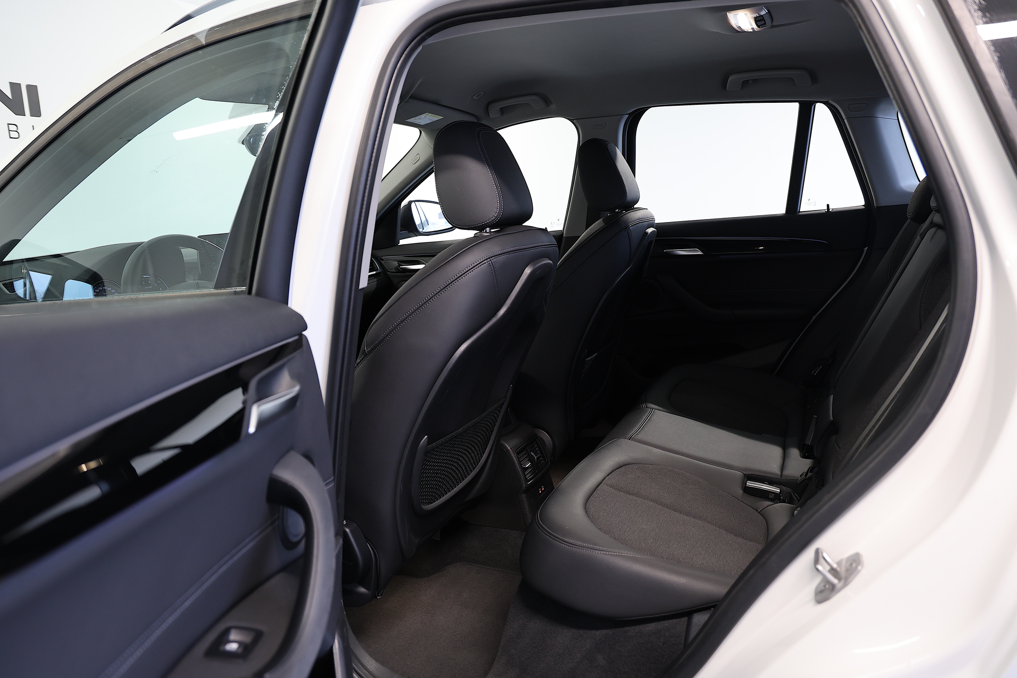 listing desktop thumbnail image 13