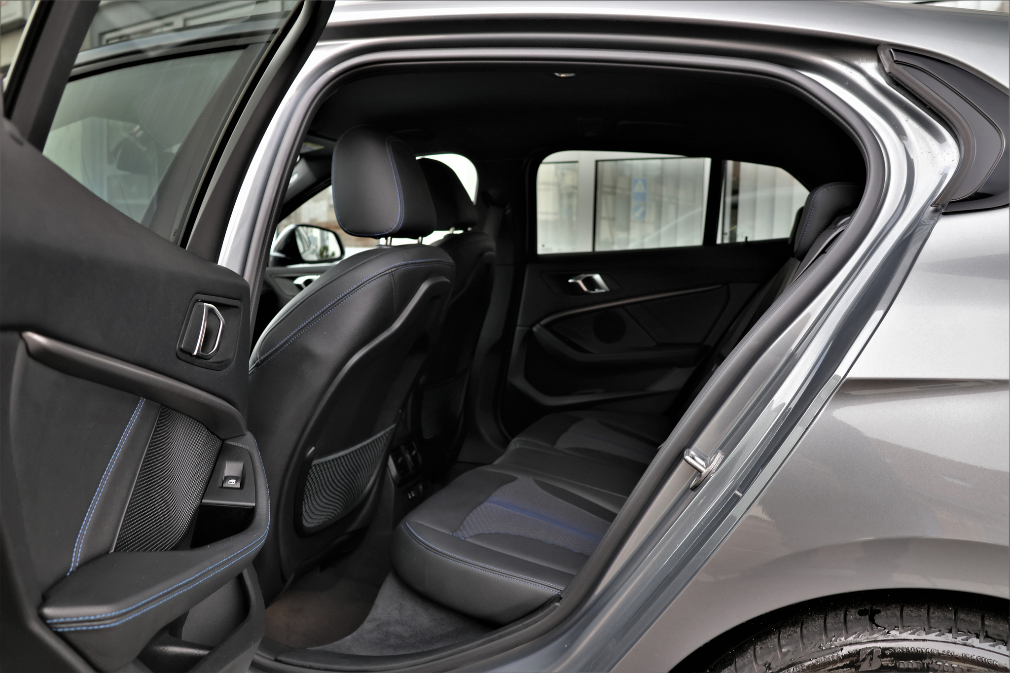 listing desktop thumbnail image 11